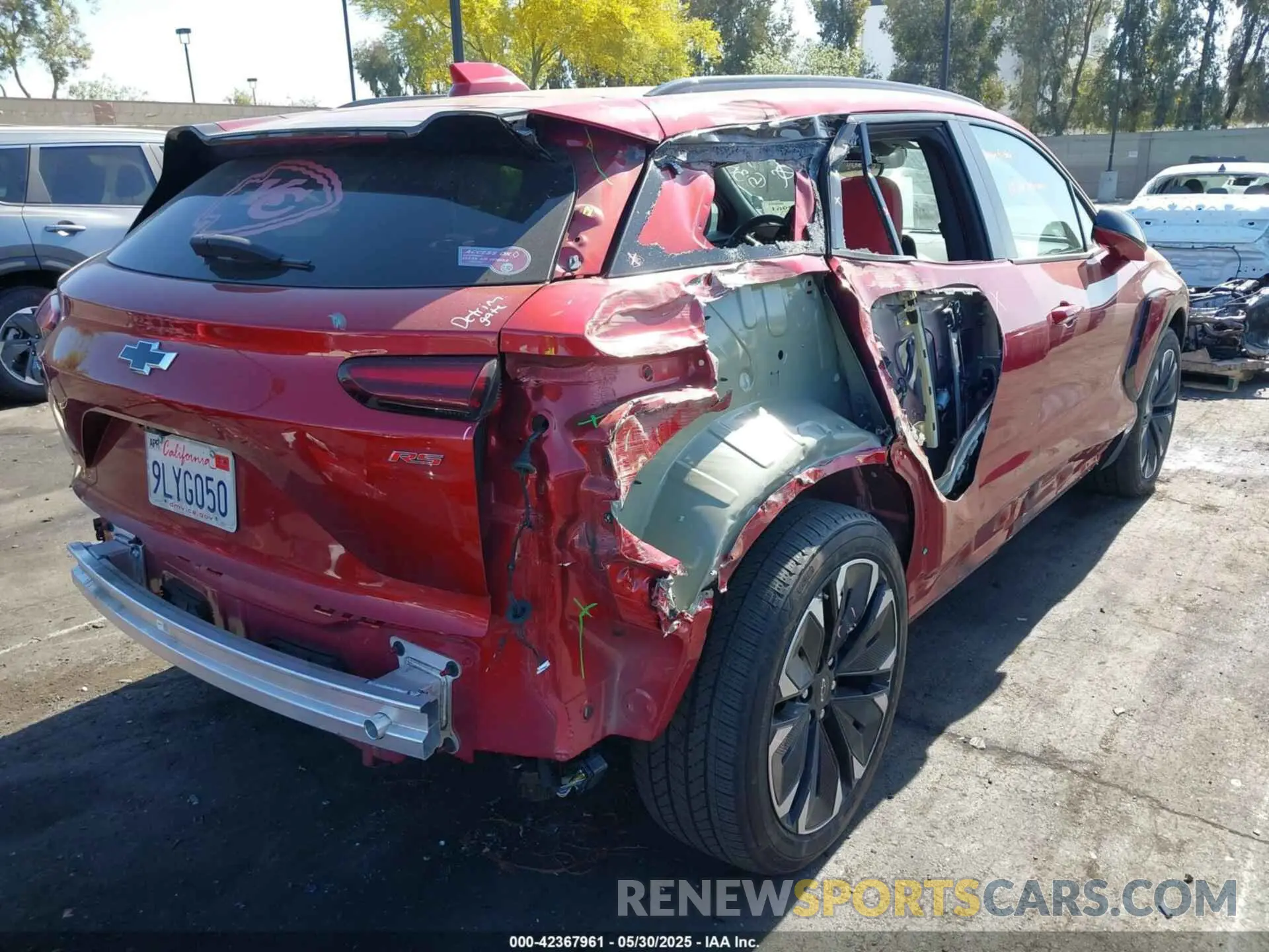 4 Photograph of a damaged car 3GNKDHRK0RS216511 CHEVROLET BLAZER EV 2024