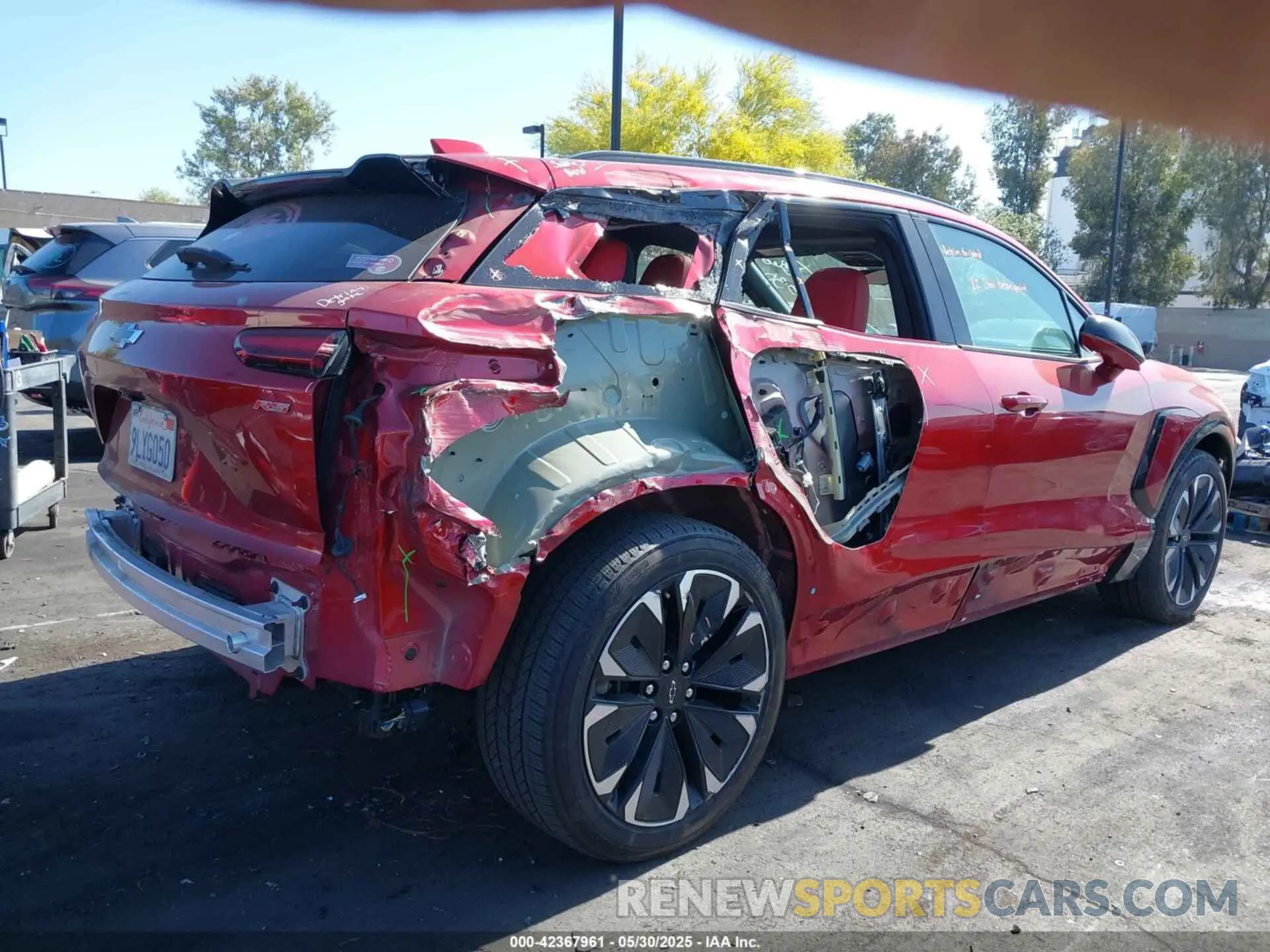 6 Photograph of a damaged car 3GNKDHRK0RS216511 CHEVROLET BLAZER EV 2024