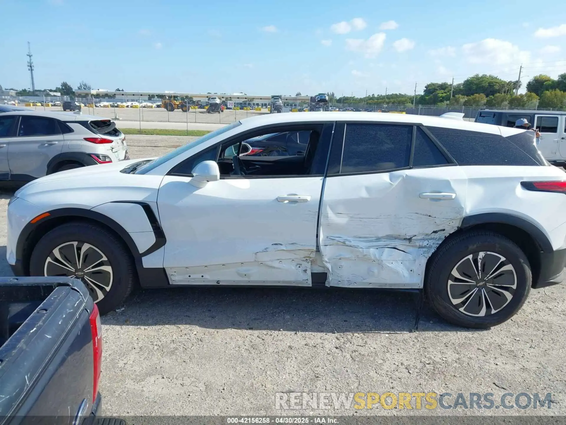 14 Photograph of a damaged car 3GNKDGRJ9SS116723 CHEVROLET BLAZER EV 2025
