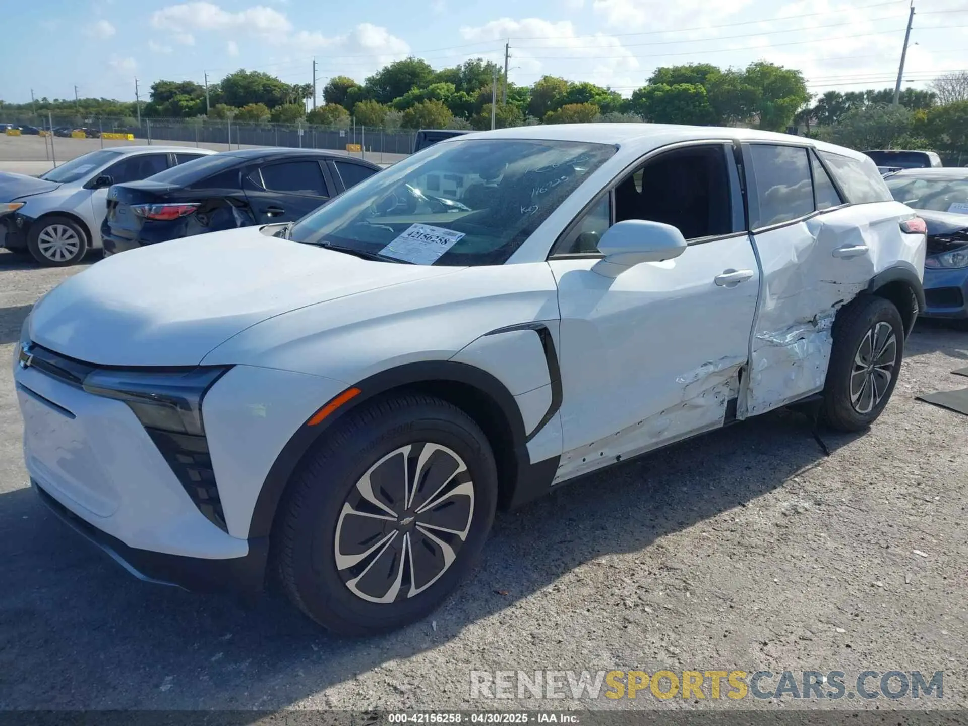 2 Photograph of a damaged car 3GNKDGRJ9SS116723 CHEVROLET BLAZER EV 2025