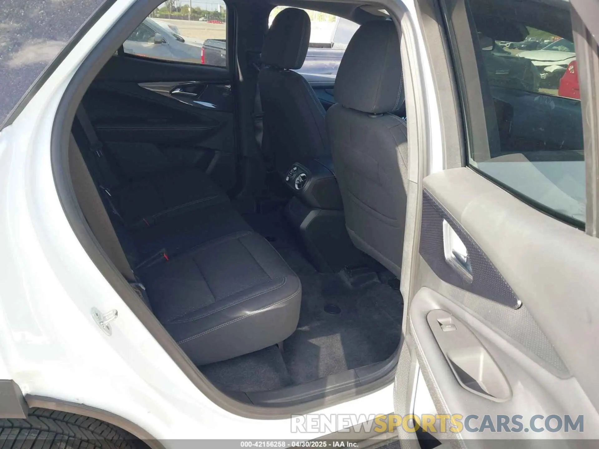 8 Photograph of a damaged car 3GNKDGRJ9SS116723 CHEVROLET BLAZER EV 2025