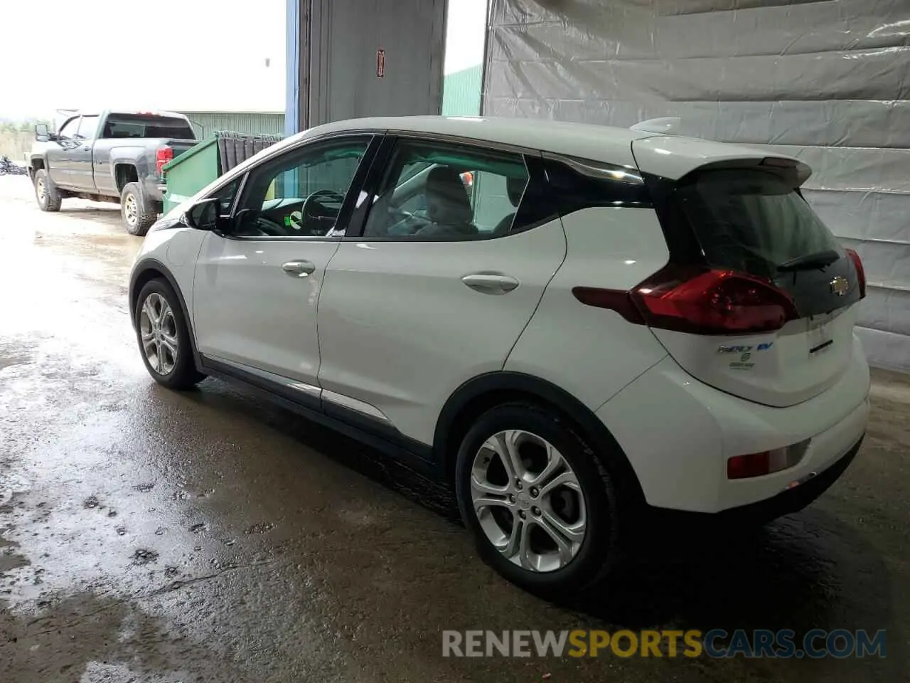 2 Photograph of a damaged car 1G1FW6S09L4131085 CHEVROLET BOLT 2020