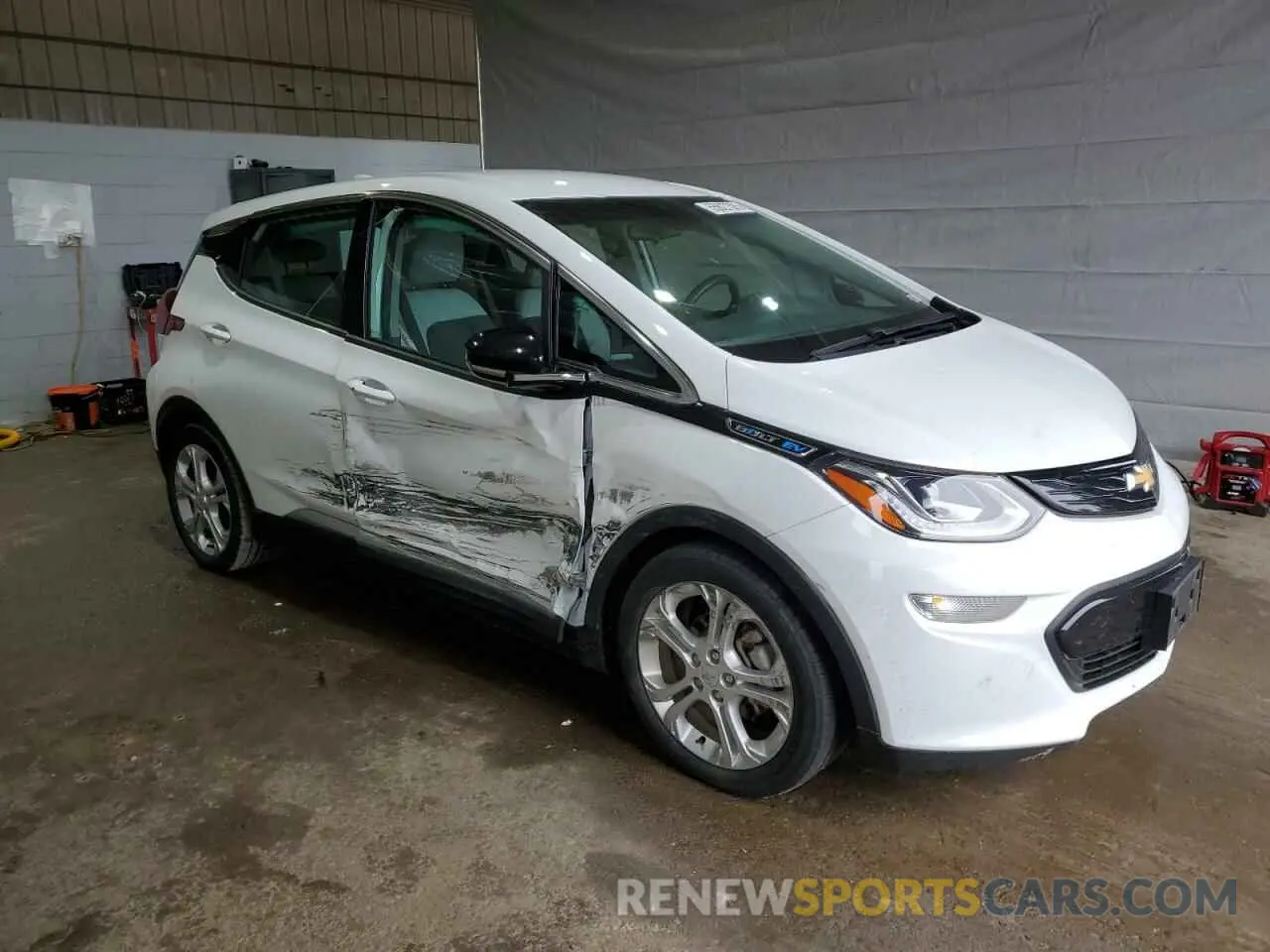4 Photograph of a damaged car 1G1FW6S09L4131085 CHEVROLET BOLT 2020