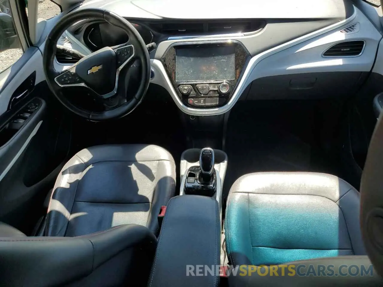 8 Photograph of a damaged car 1G1FZ6S05L4147680 CHEVROLET BOLT 2020