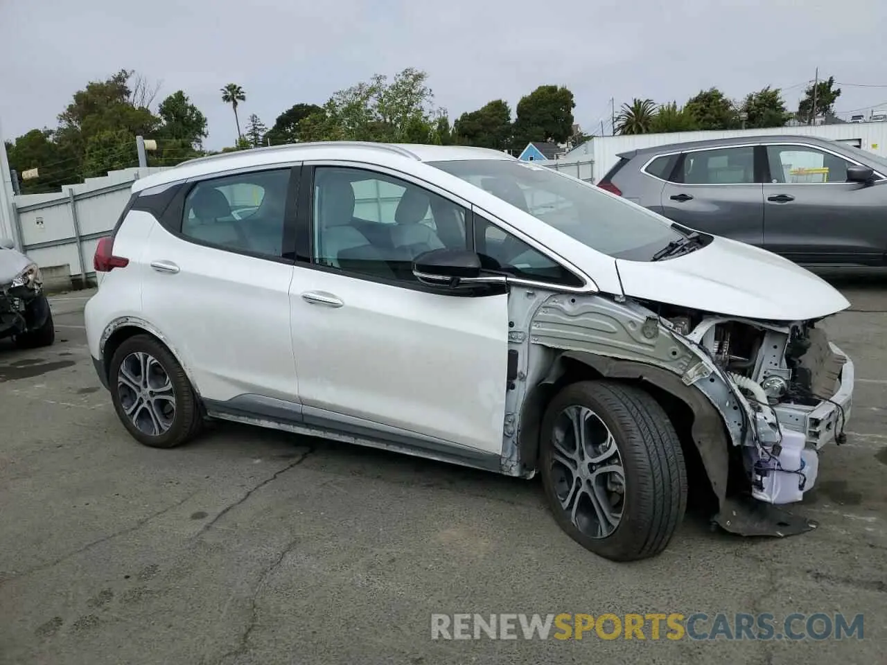 4 Photograph of a damaged car 1G1FZ6S04M4106586 CHEVROLET BOLT 2021