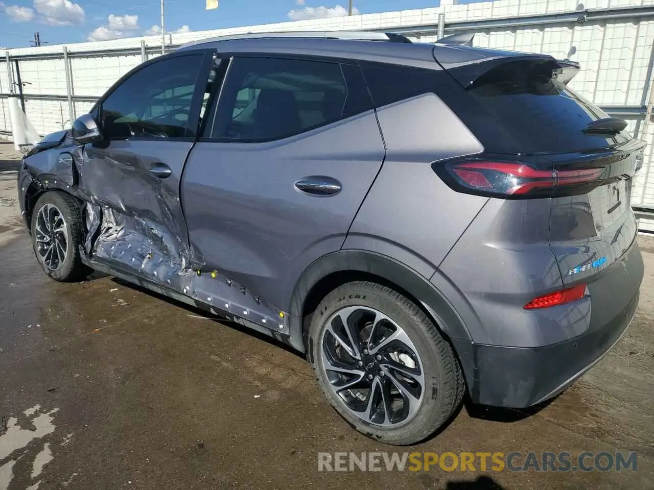 2 Photograph of a damaged car 1G1FZ6S02N4132654 CHEVROLET BOLT 2022