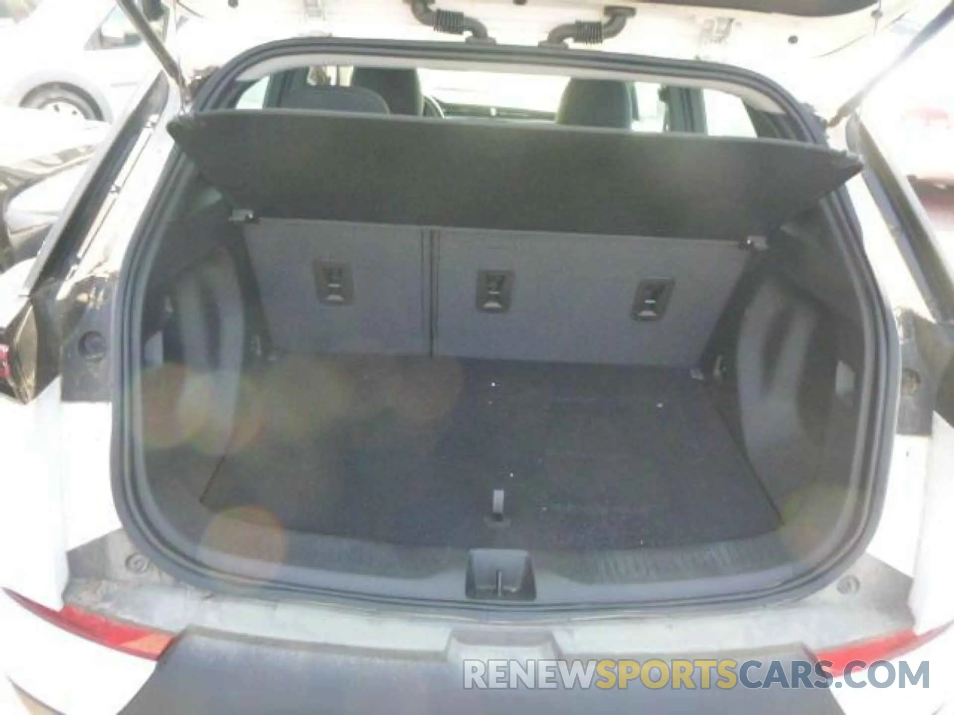 10 Photograph of a damaged car 1G1FY6S00N4125253 CHEVROLET BOLT EUV 2022