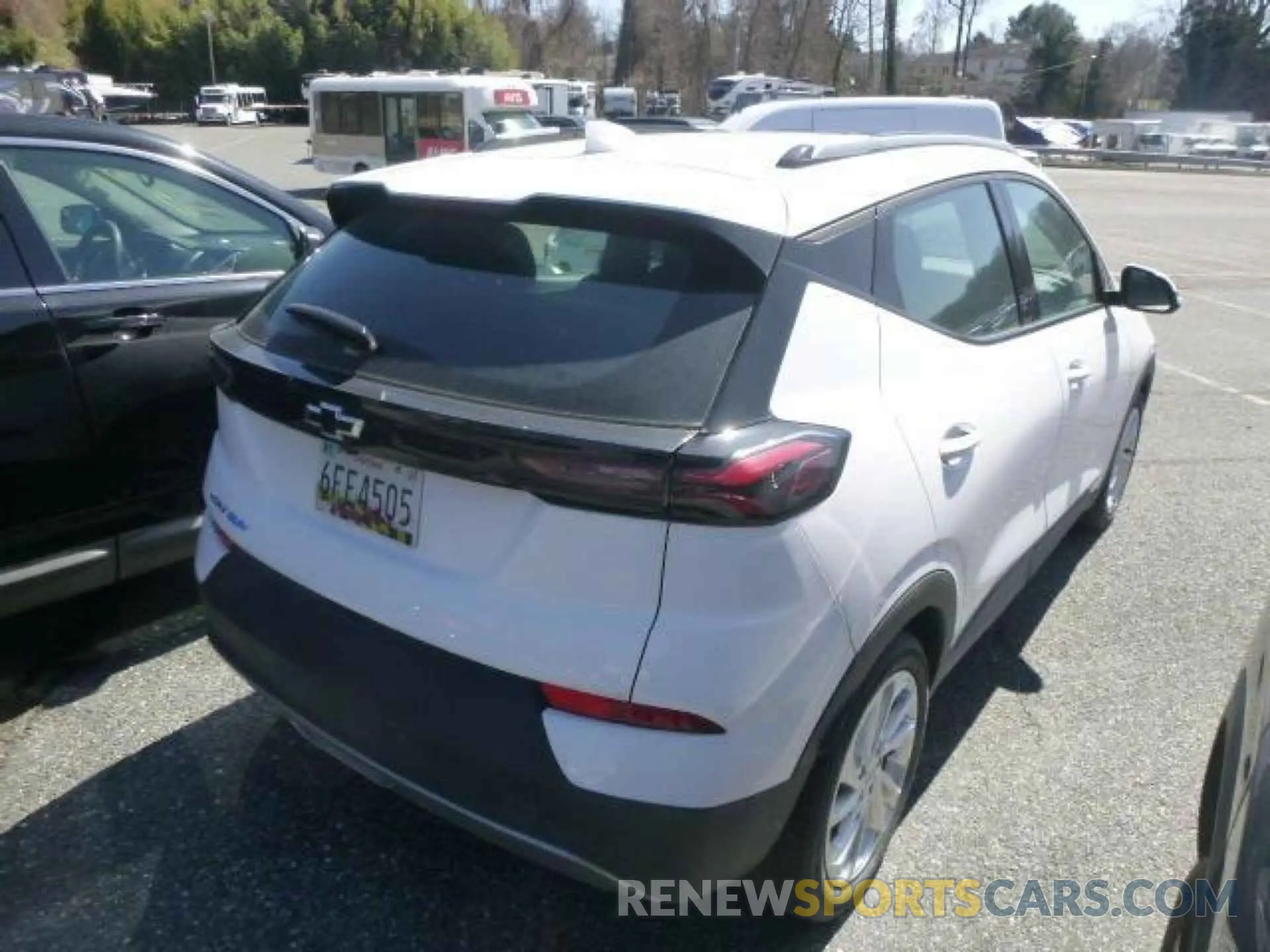 2 Photograph of a damaged car 1G1FY6S00N4125253 CHEVROLET BOLT EUV 2022