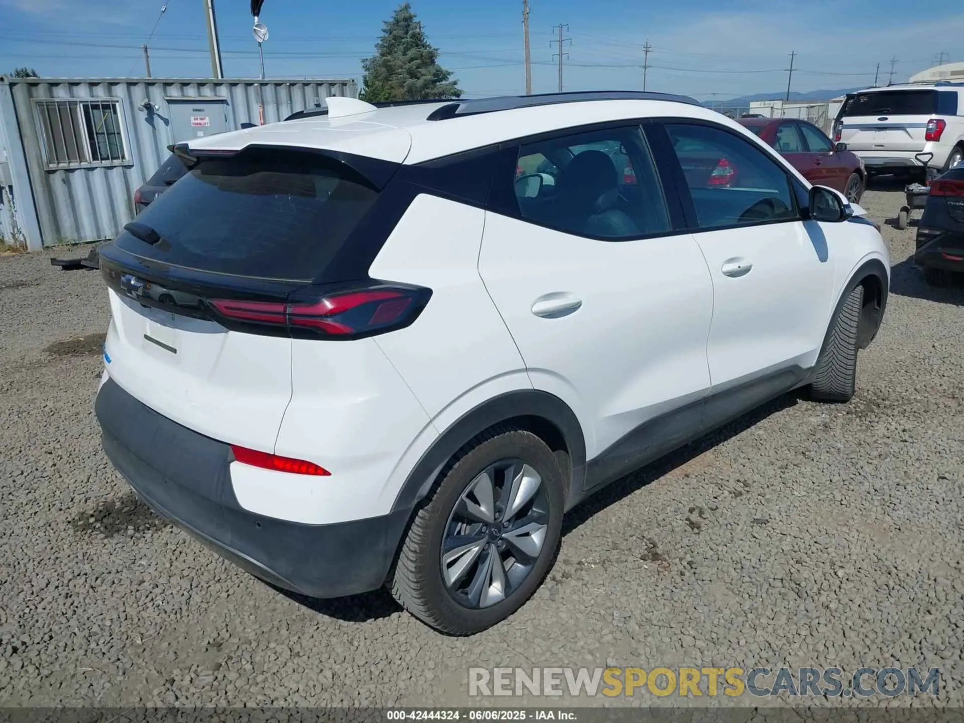 4 Photograph of a damaged car 1G1FY6S02N4135704 CHEVROLET BOLT EUV 2022