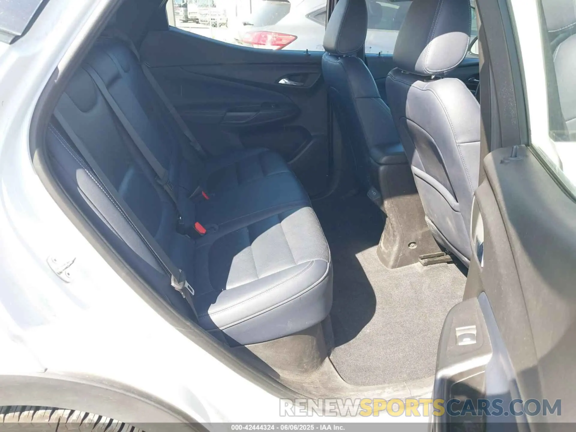 8 Photograph of a damaged car 1G1FY6S02N4135704 CHEVROLET BOLT EUV 2022