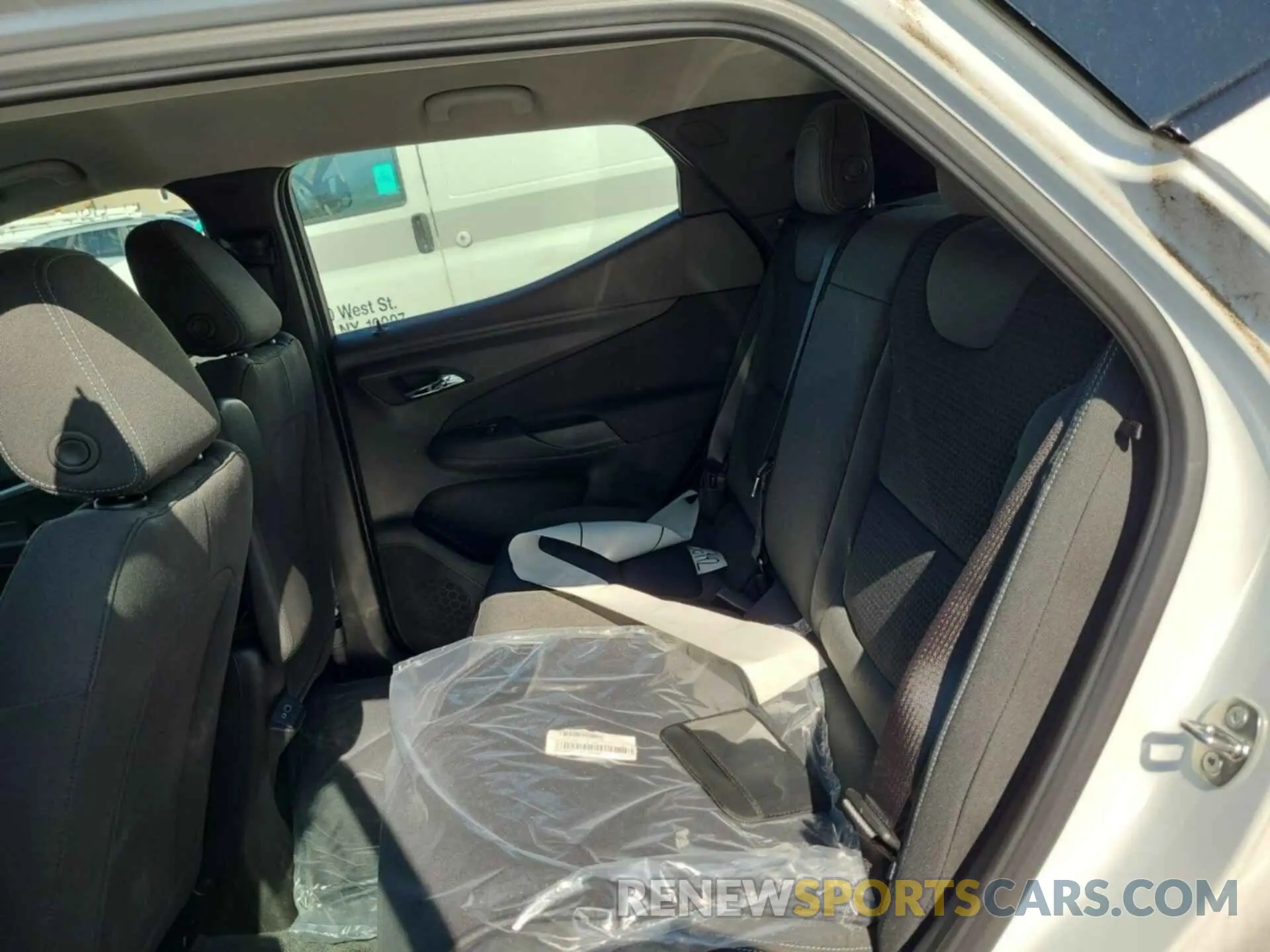 10 Photograph of a damaged car 1G1FY6S04N4117835 CHEVROLET BOLT EUV 2022