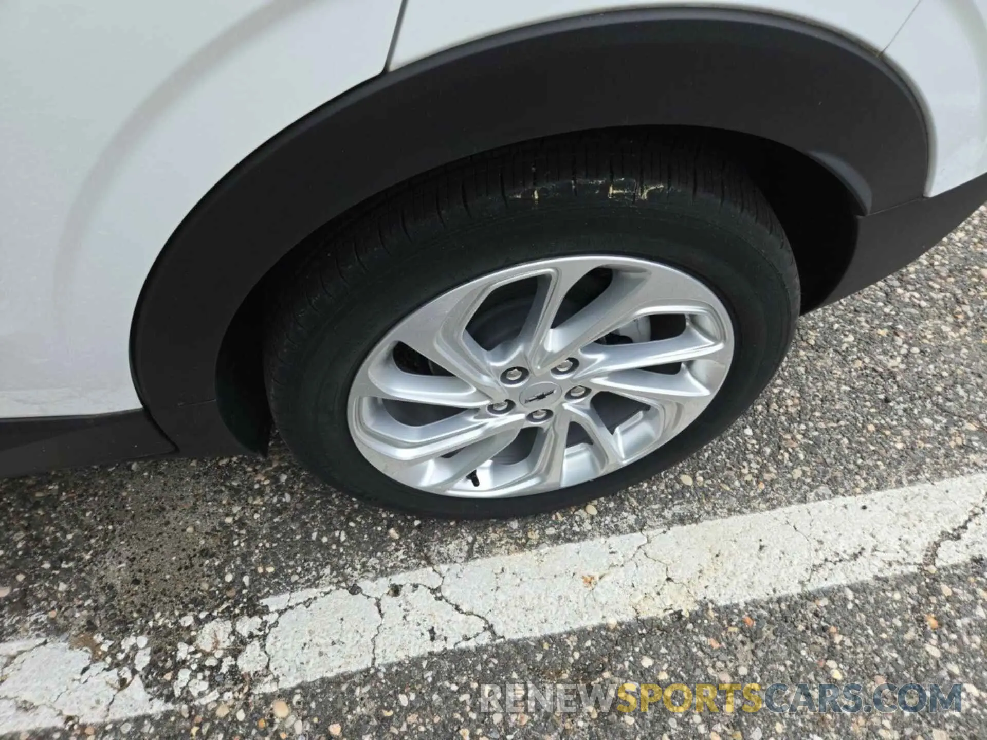 29 Photograph of a damaged car 1G1FY6S04N4117835 CHEVROLET BOLT EUV 2022