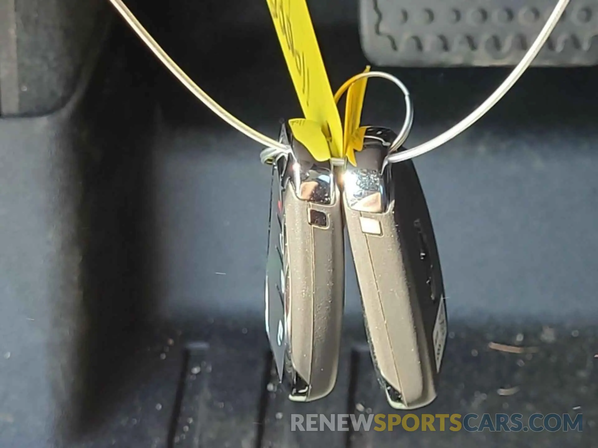32 Photograph of a damaged car 1G1FY6S04N4117835 CHEVROLET BOLT EUV 2022