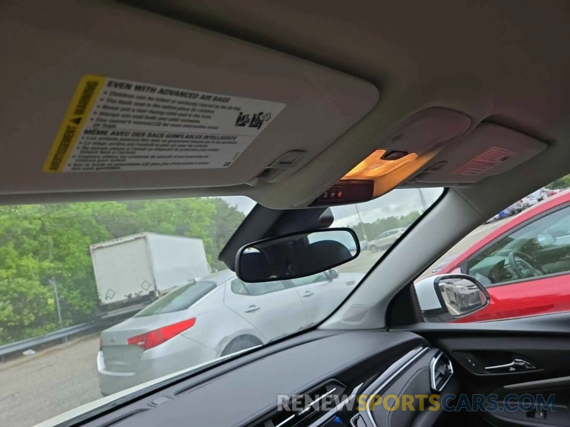 33 Photograph of a damaged car 1G1FY6S04N4117835 CHEVROLET BOLT EUV 2022