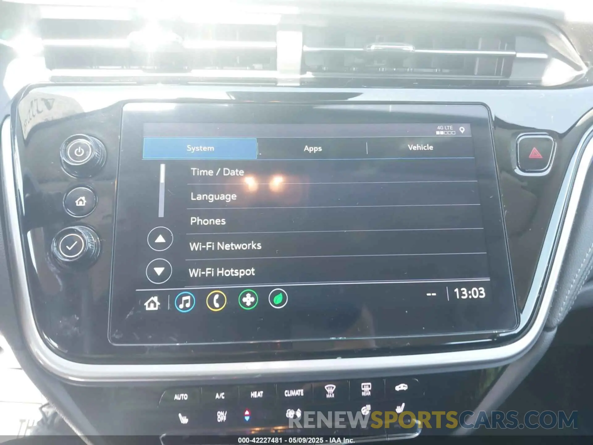 18 Photograph of a damaged car 1G1FY6S05N4109761 CHEVROLET BOLT EUV 2022