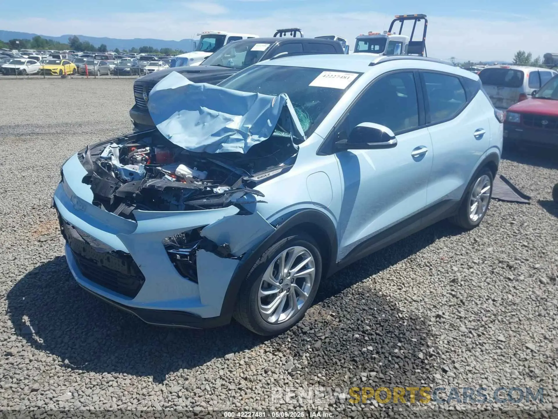 2 Photograph of a damaged car 1G1FY6S05N4109761 CHEVROLET BOLT EUV 2022