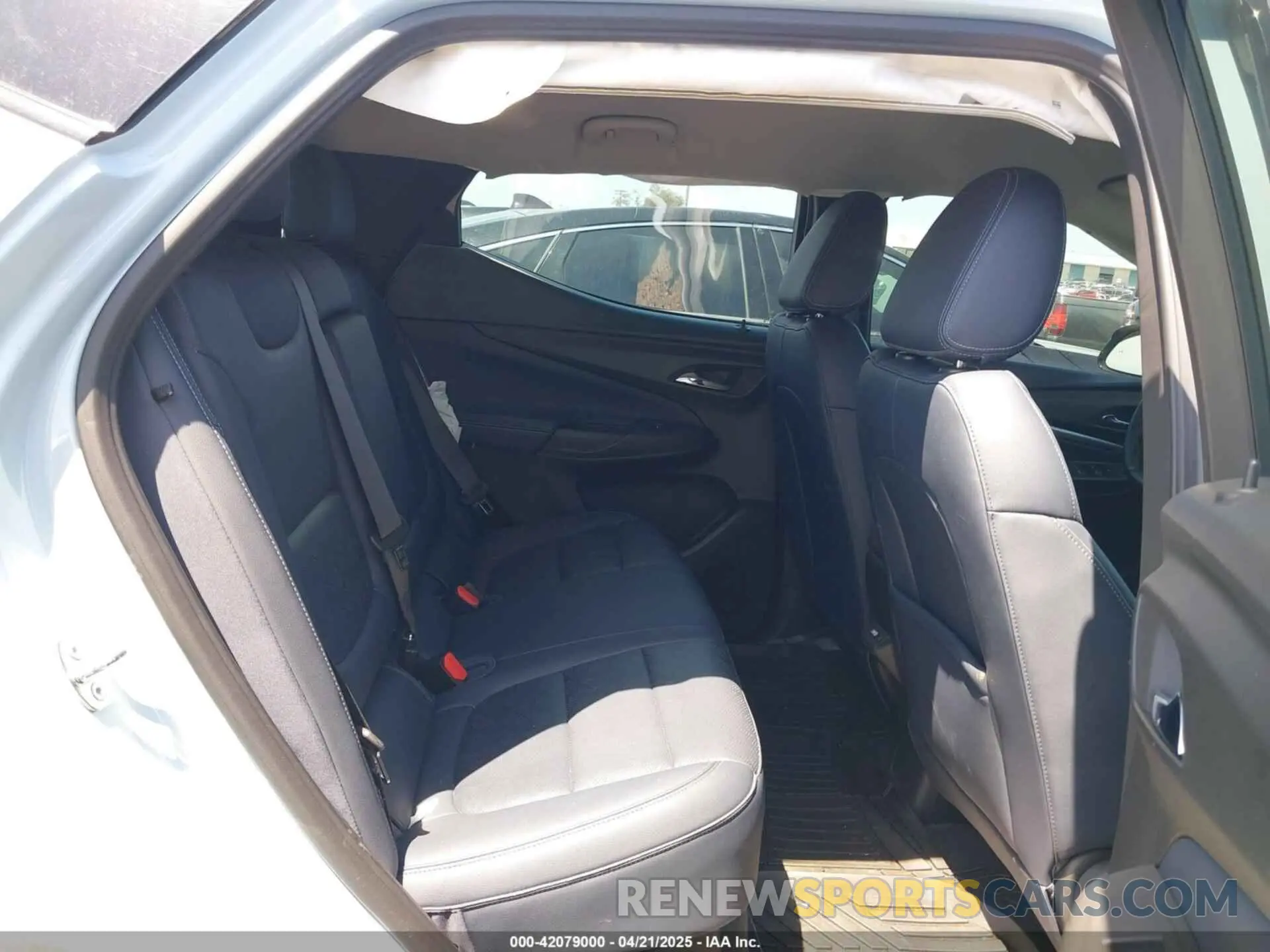 8 Photograph of a damaged car 1G1FY6S05N4116337 CHEVROLET BOLT EUV 2022