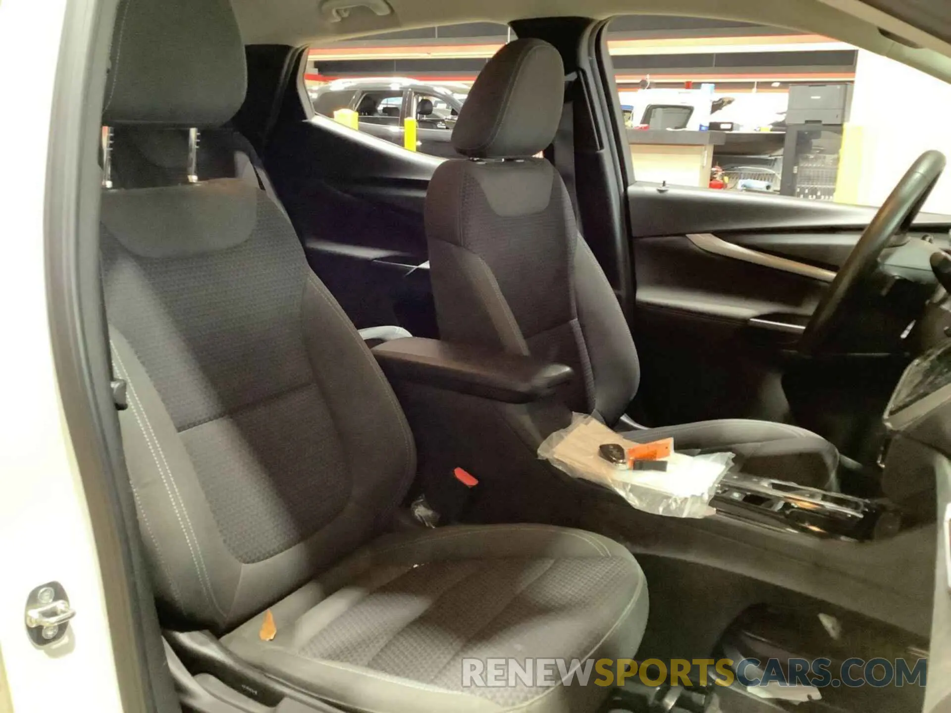 17 Photograph of a damaged car 1G1FY6S06N4125337 CHEVROLET BOLT EUV 2022