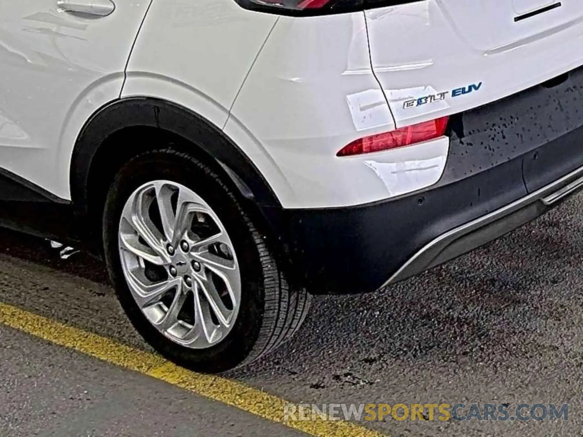 7 Photograph of a damaged car 1G1FY6S06N4125337 CHEVROLET BOLT EUV 2022