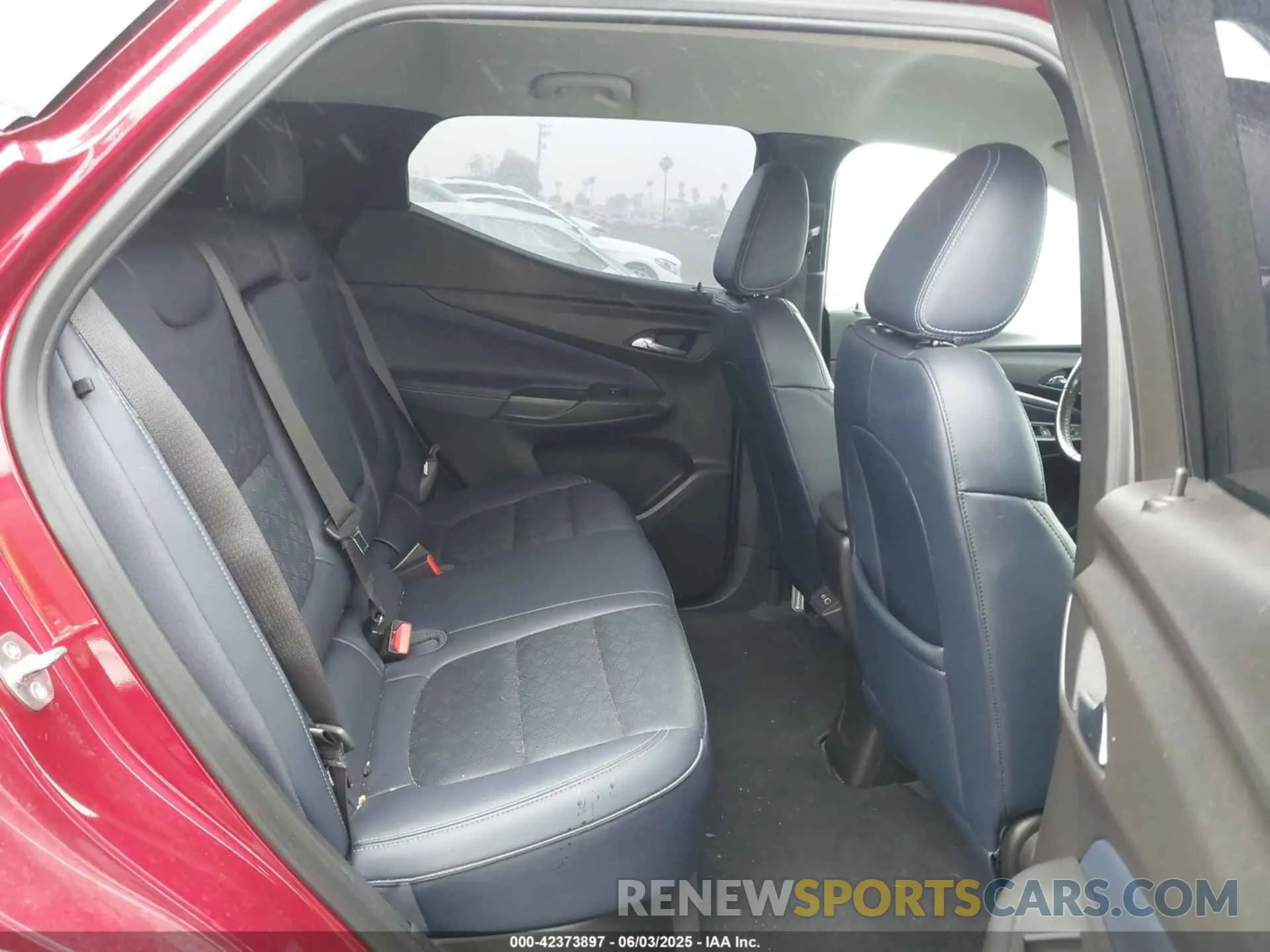 8 Photograph of a damaged car 1G1FY6S09N4108144 CHEVROLET BOLT EUV 2022