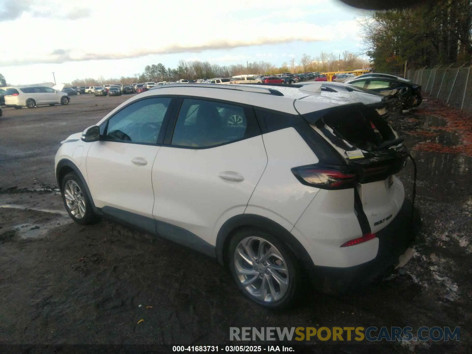 3 Photograph of a damaged car 1G1FY6S0XN4121176 CHEVROLET BOLT EUV 2022