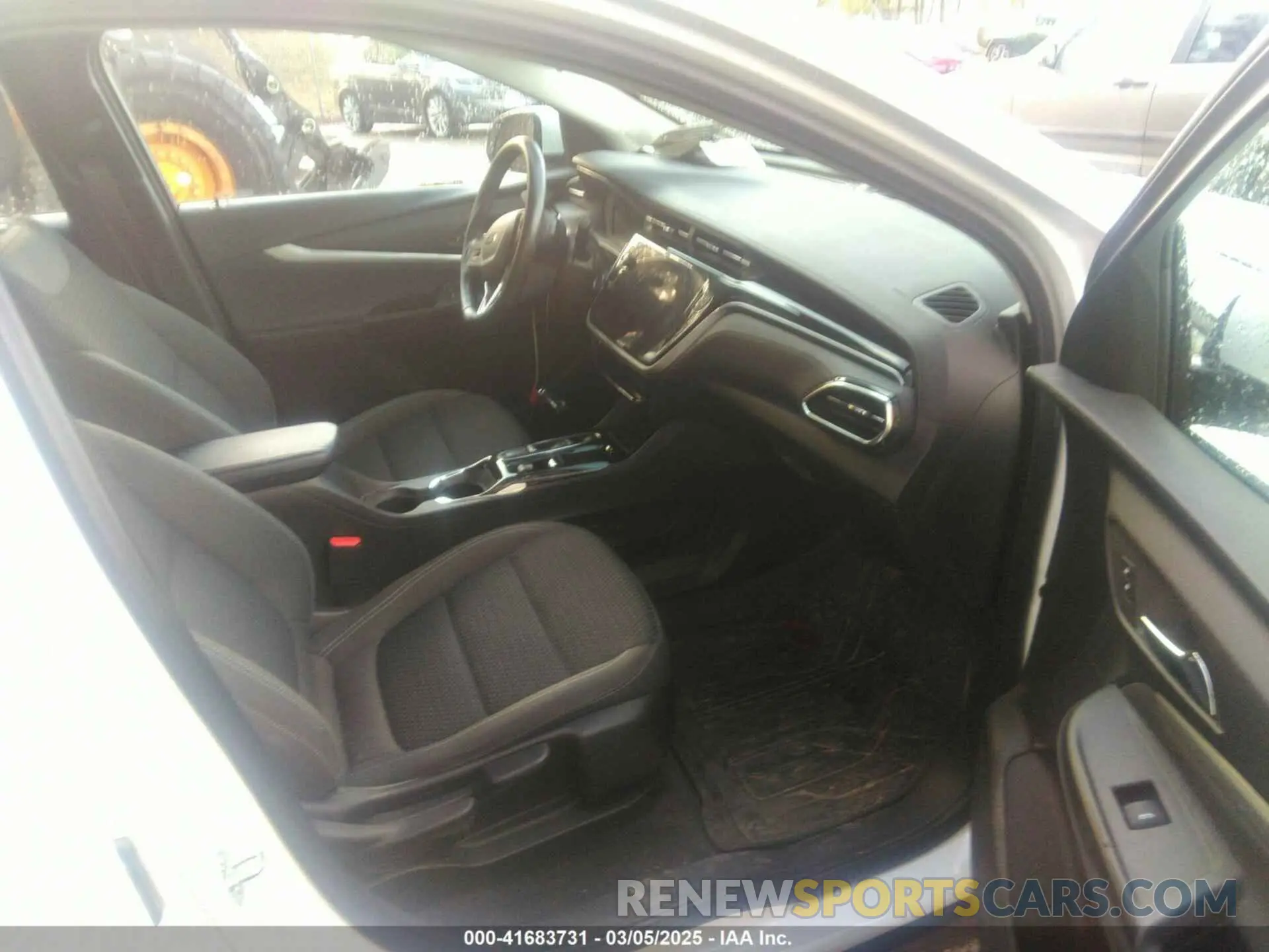 5 Photograph of a damaged car 1G1FY6S0XN4121176 CHEVROLET BOLT EUV 2022