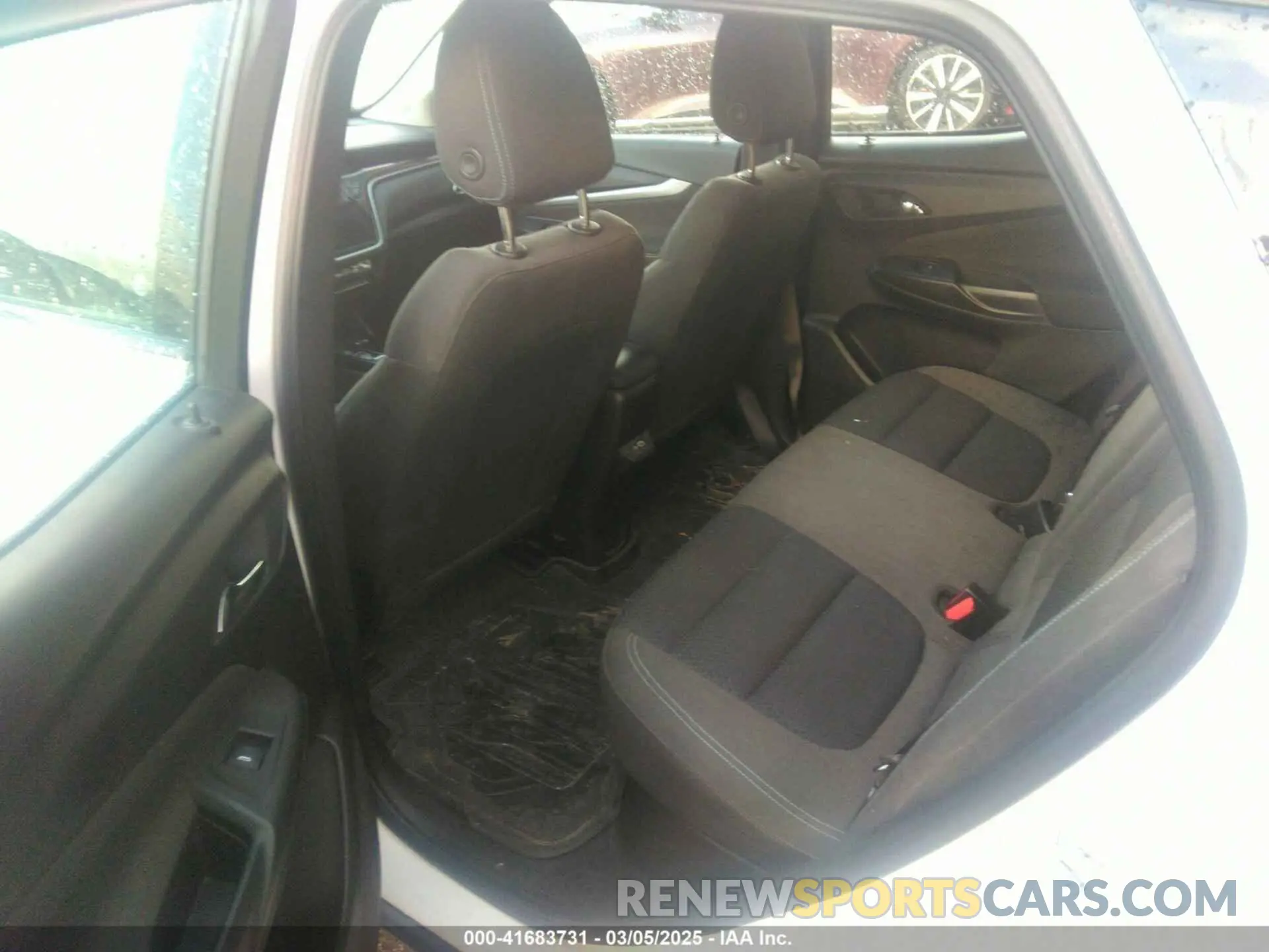 8 Photograph of a damaged car 1G1FY6S0XN4121176 CHEVROLET BOLT EUV 2022