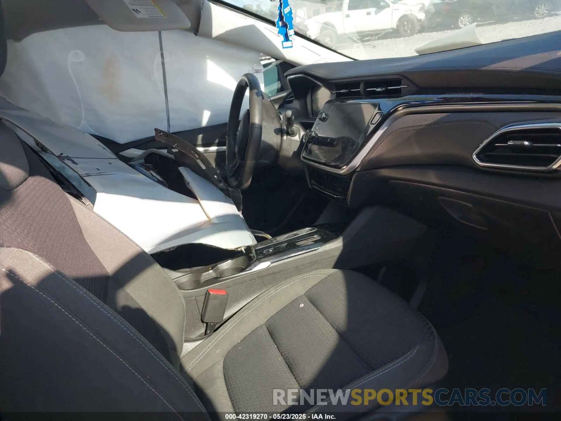 5 Photograph of a damaged car 1G1FY6S00P4149412 CHEVROLET BOLT EUV 2023