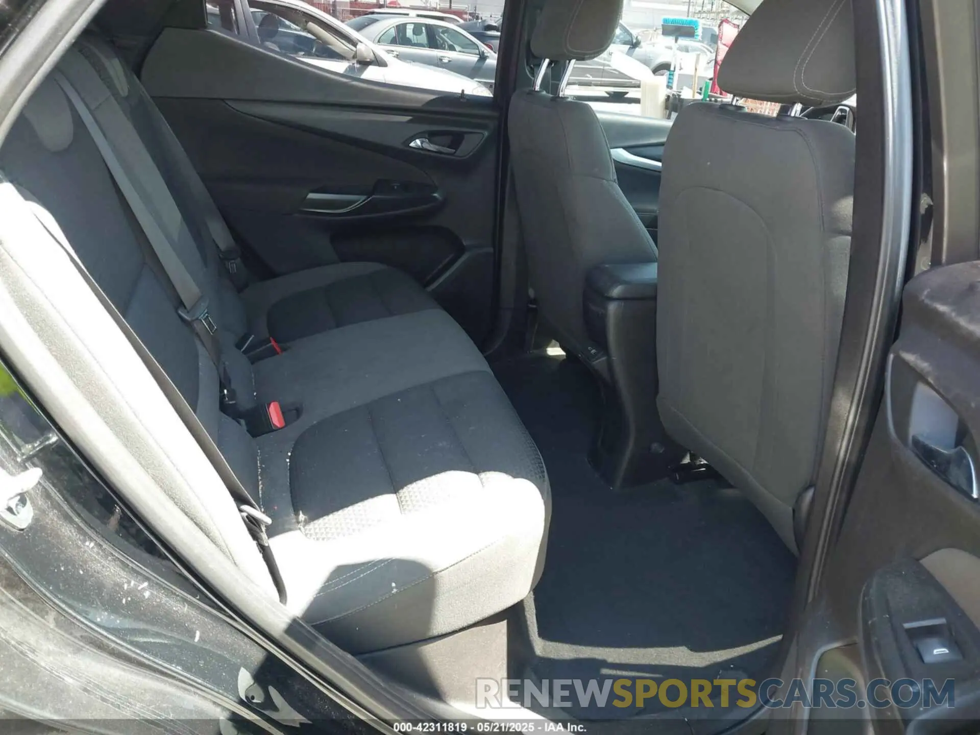 8 Photograph of a damaged car 1G1FY6S00P4152374 CHEVROLET BOLT EUV 2023