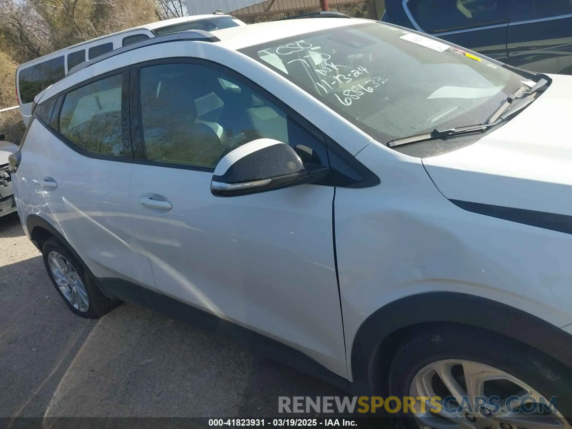 13 Photograph of a damaged car 1G1FY6S00P4153749 CHEVROLET BOLT EUV 2023