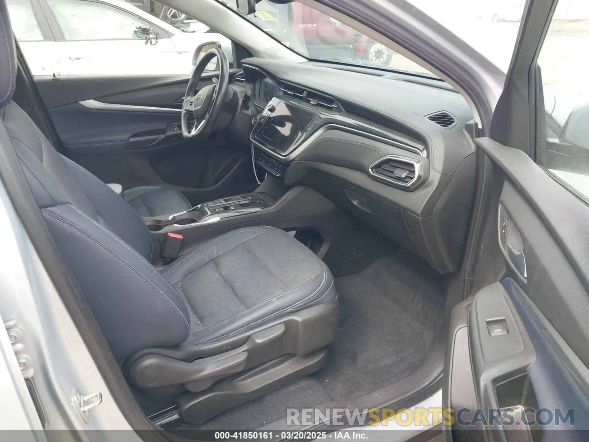 5 Photograph of a damaged car 1G1FY6S01P4127340 CHEVROLET BOLT EUV 2023