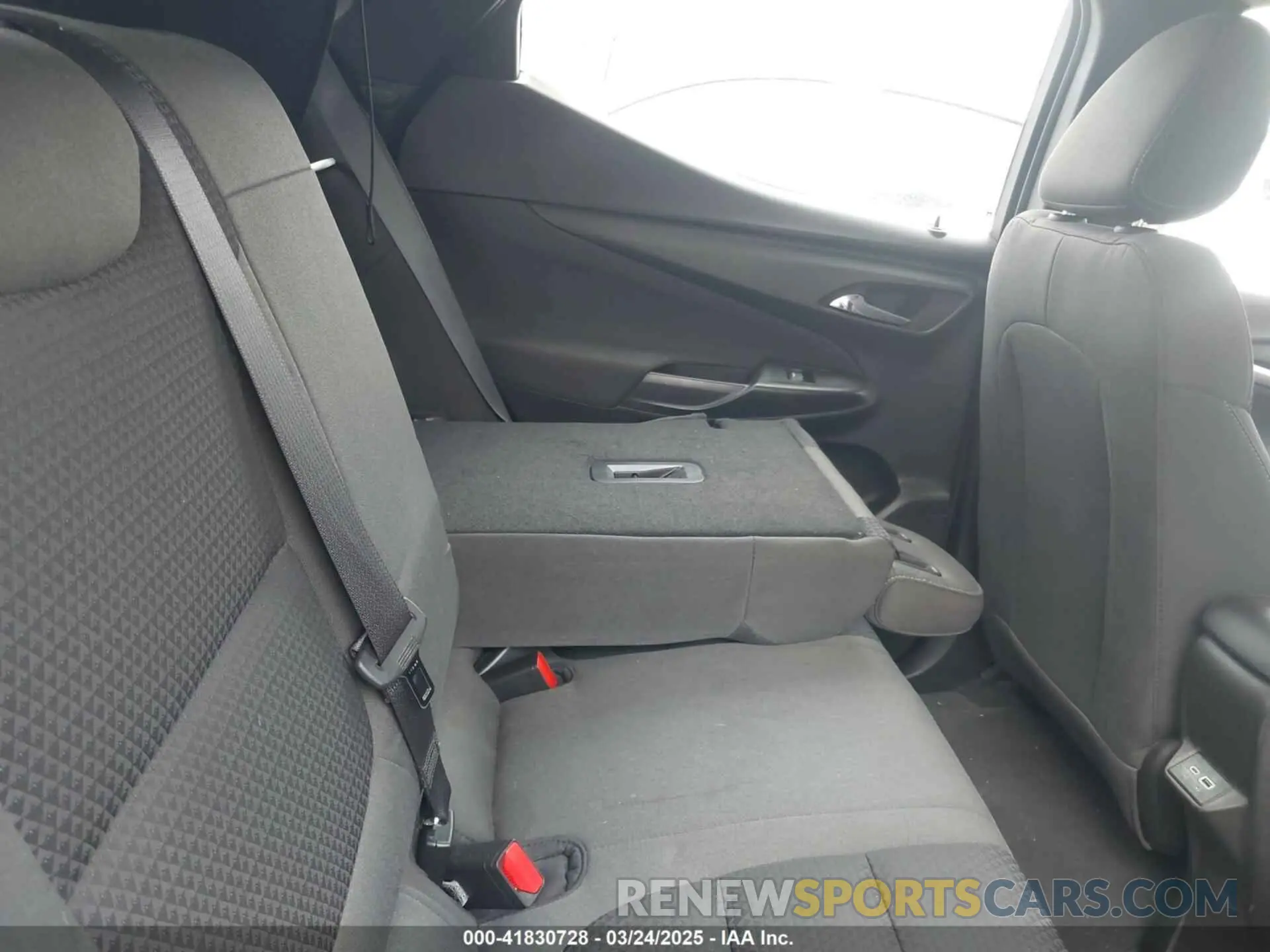 8 Photograph of a damaged car 1G1FY6S01P4184413 CHEVROLET BOLT EUV 2023
