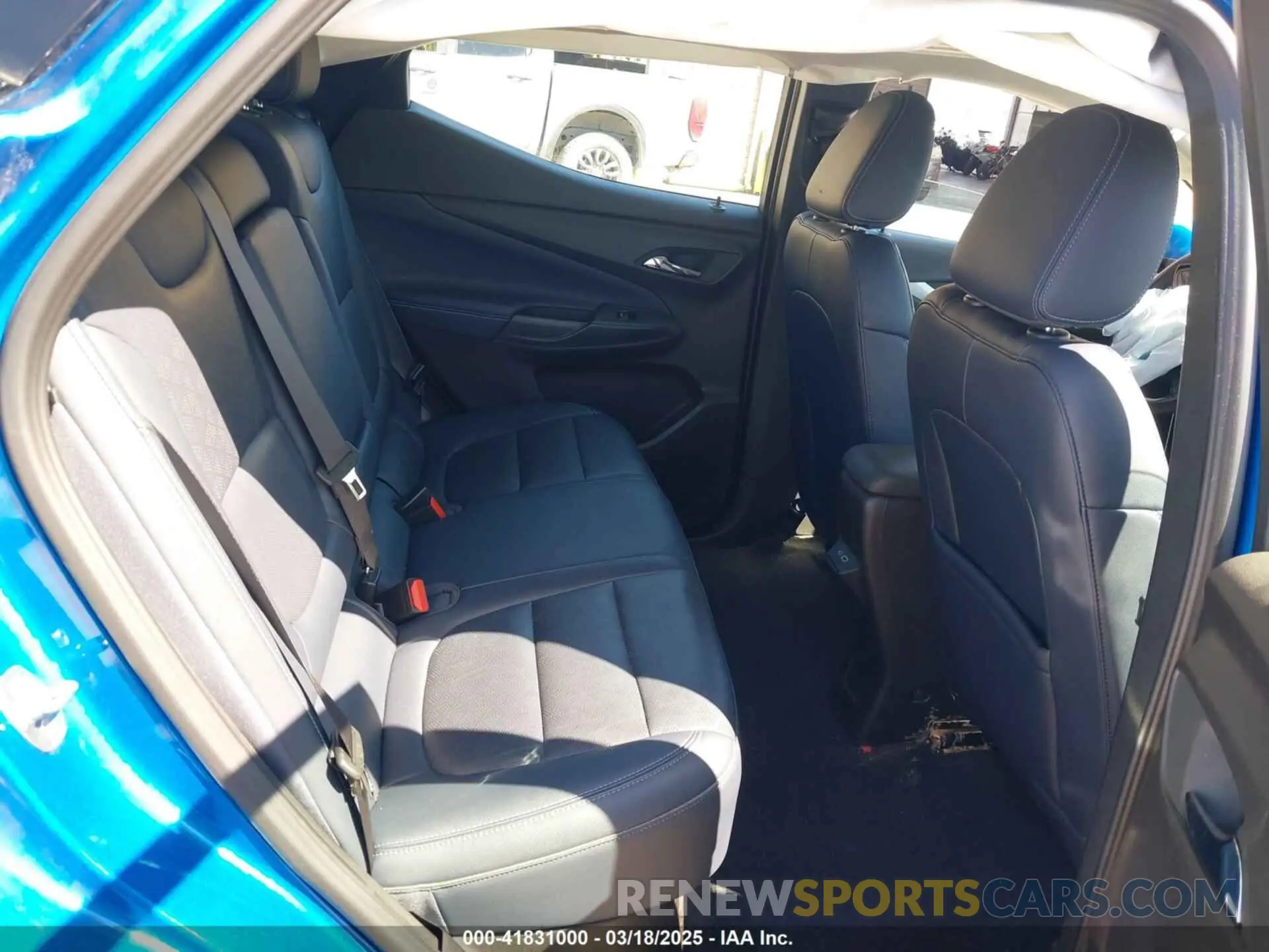 8 Photograph of a damaged car 1G1FY6S02P4115343 CHEVROLET BOLT EUV 2023