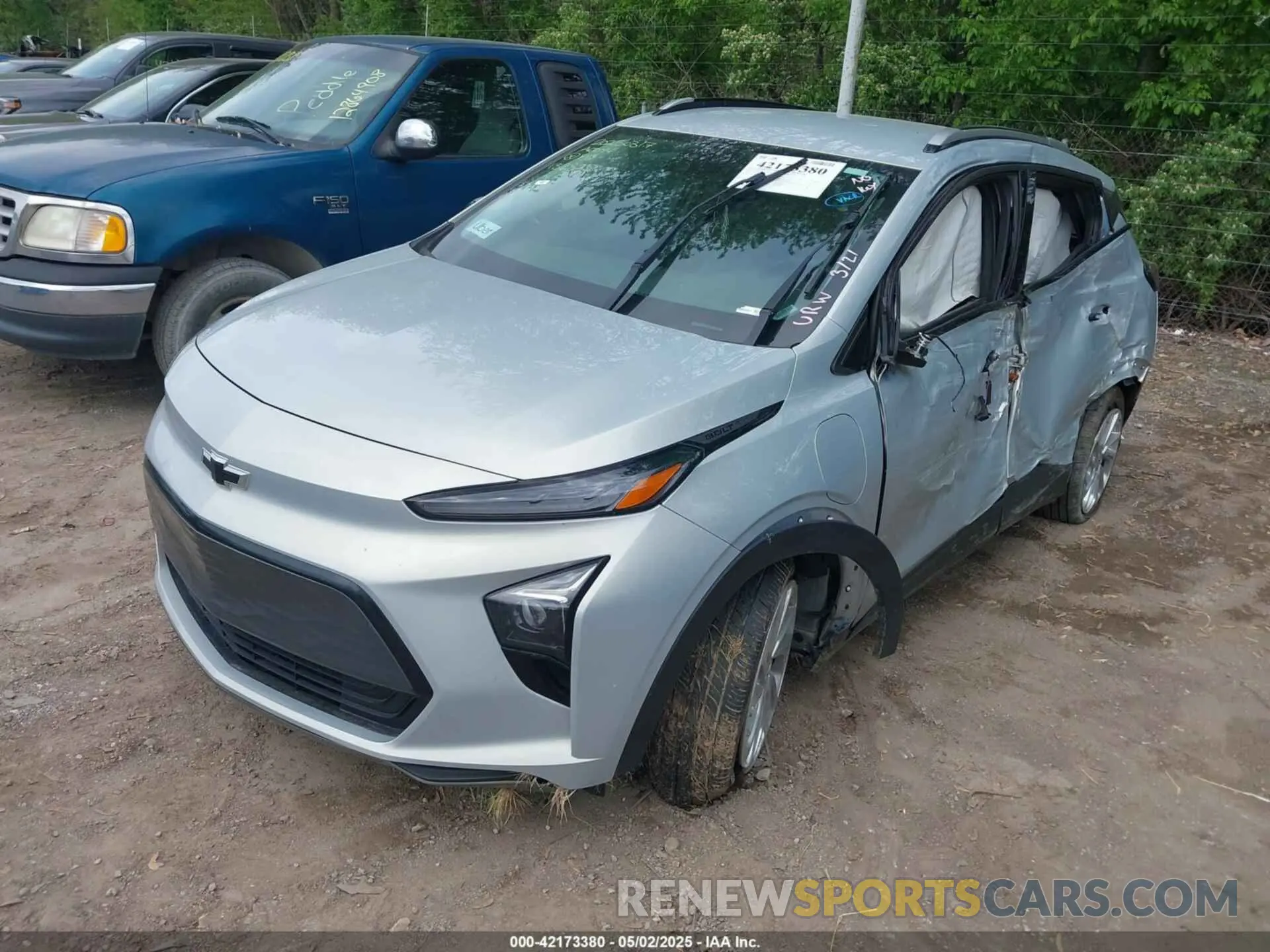 2 Photograph of a damaged car 1G1FY6S02P4132823 CHEVROLET BOLT EUV 2023