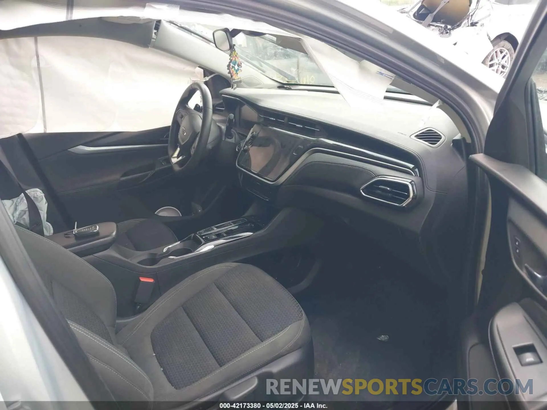 5 Photograph of a damaged car 1G1FY6S02P4132823 CHEVROLET BOLT EUV 2023