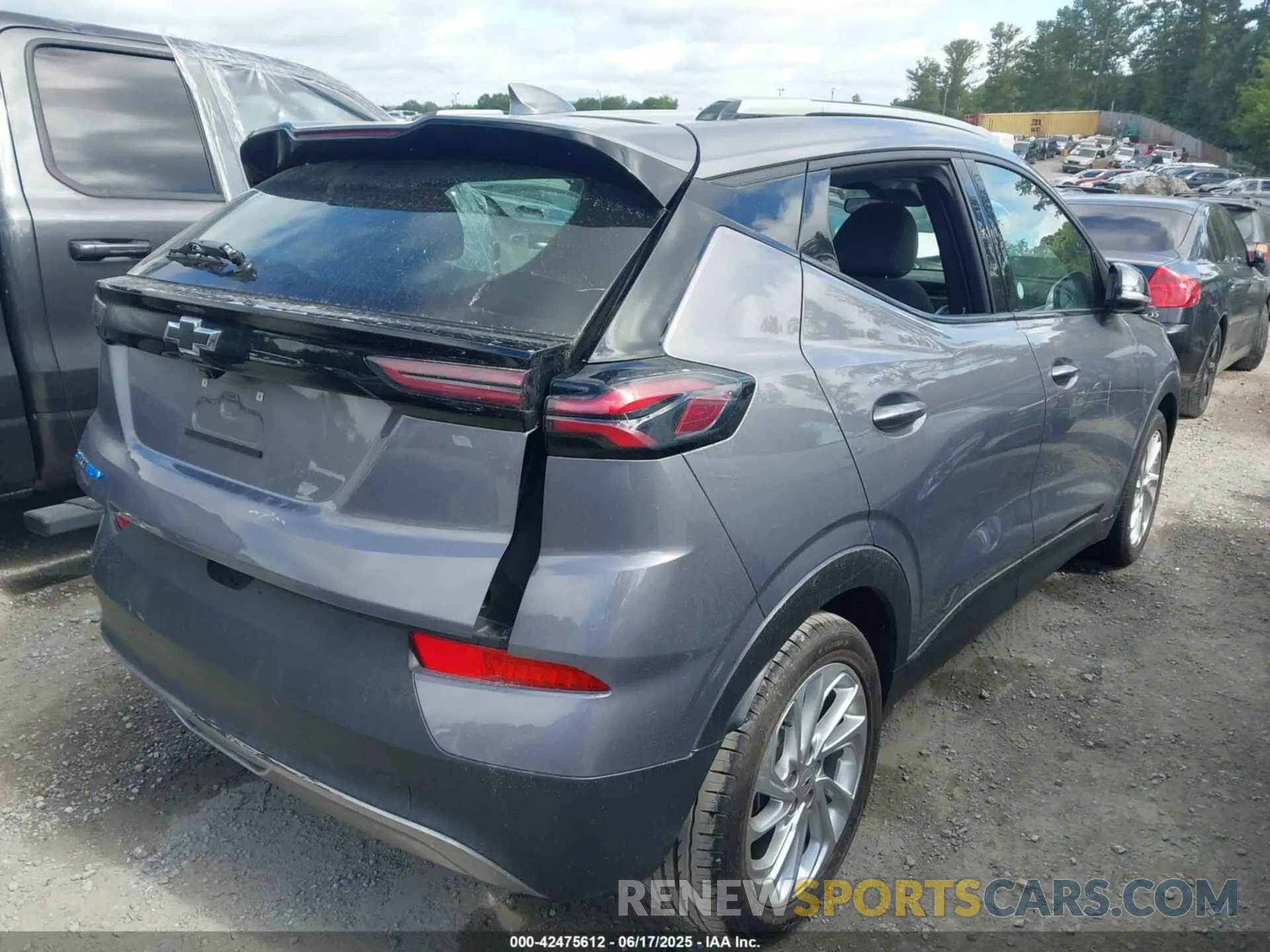 4 Photograph of a damaged car 1G1FY6S02P4149301 CHEVROLET BOLT EUV 2023