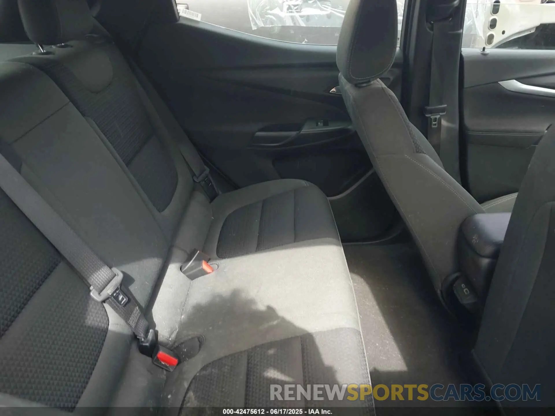 8 Photograph of a damaged car 1G1FY6S02P4149301 CHEVROLET BOLT EUV 2023