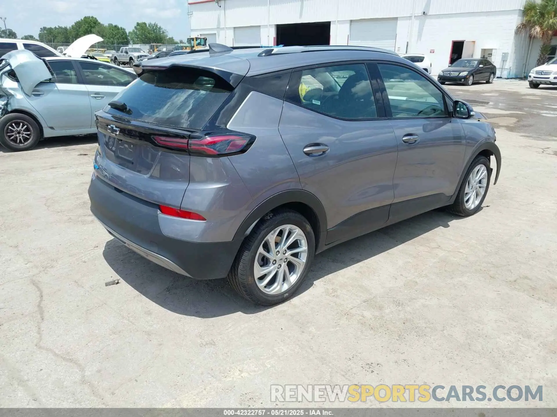 4 Photograph of a damaged car 1G1FY6S03P4165829 CHEVROLET BOLT EUV 2023