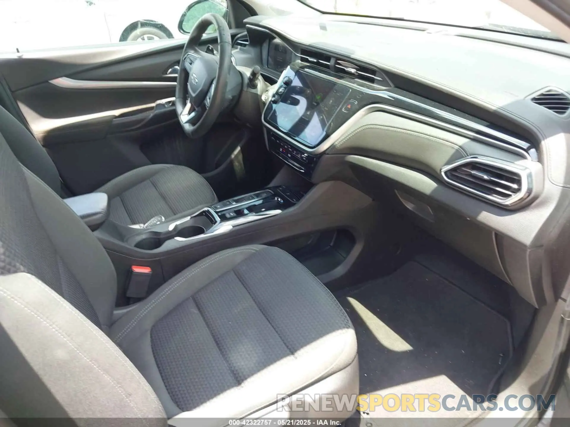 5 Photograph of a damaged car 1G1FY6S03P4165829 CHEVROLET BOLT EUV 2023