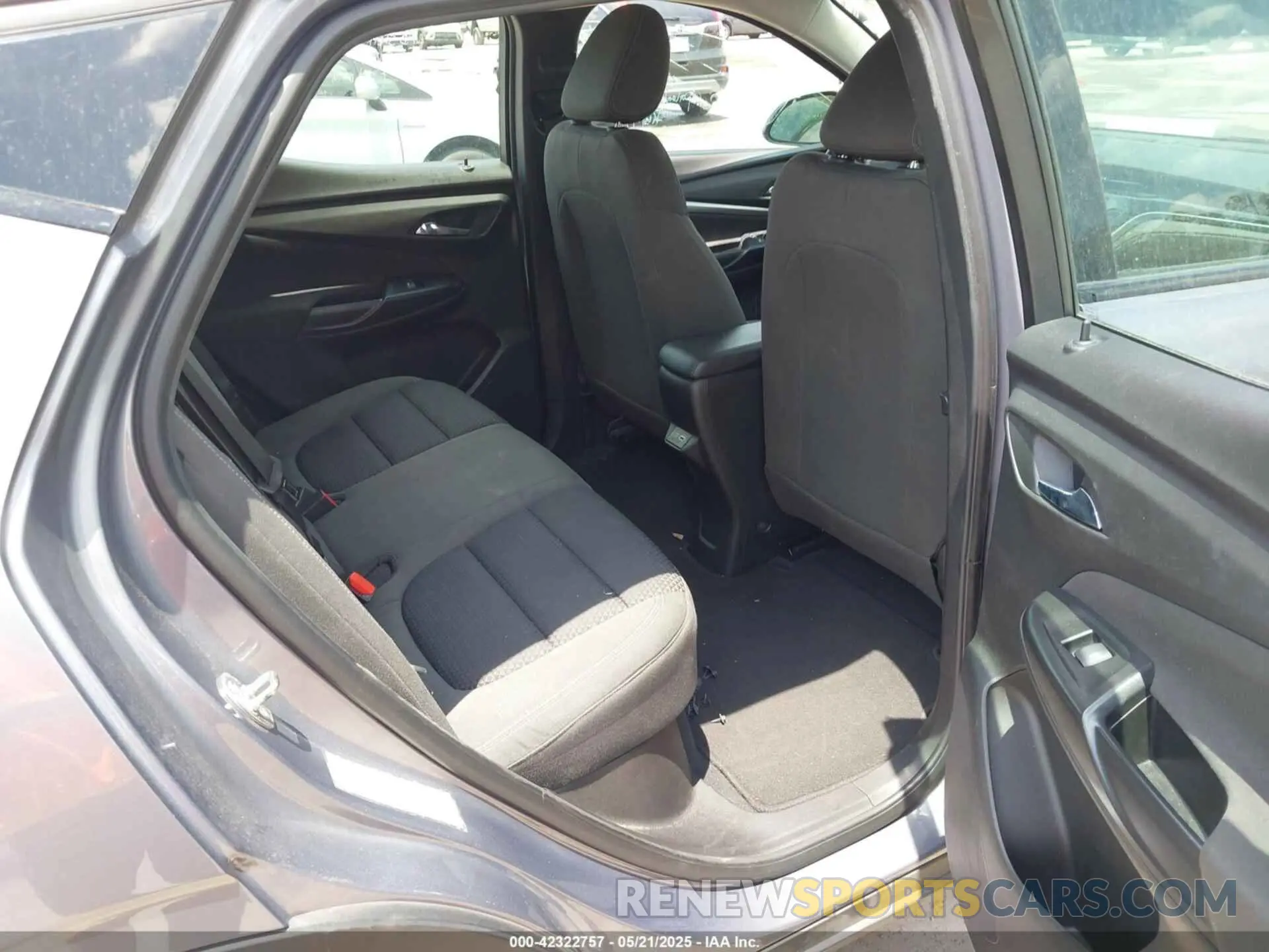 8 Photograph of a damaged car 1G1FY6S03P4165829 CHEVROLET BOLT EUV 2023