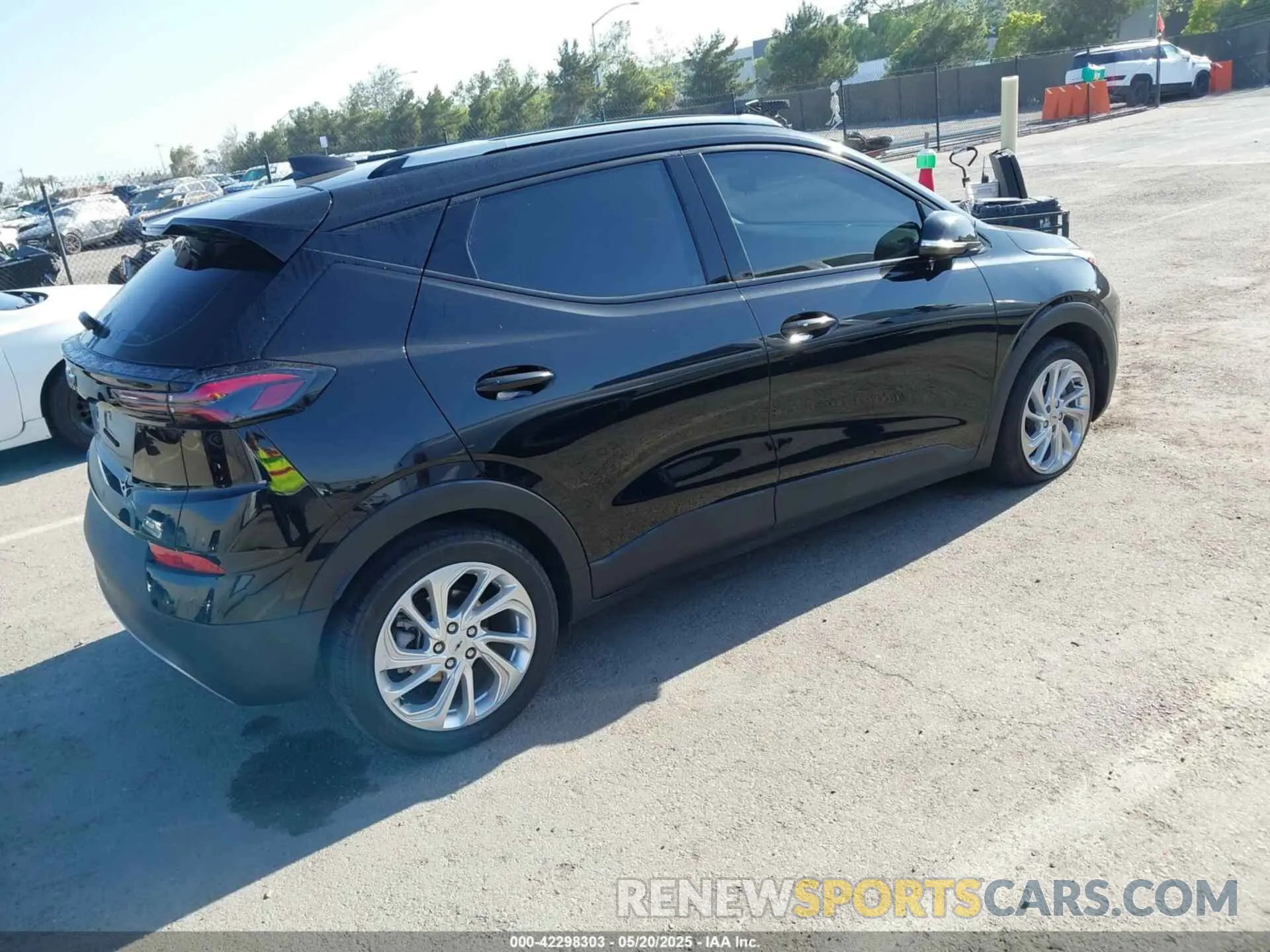 4 Photograph of a damaged car 1G1FY6S04P4126733 CHEVROLET BOLT EUV 2023