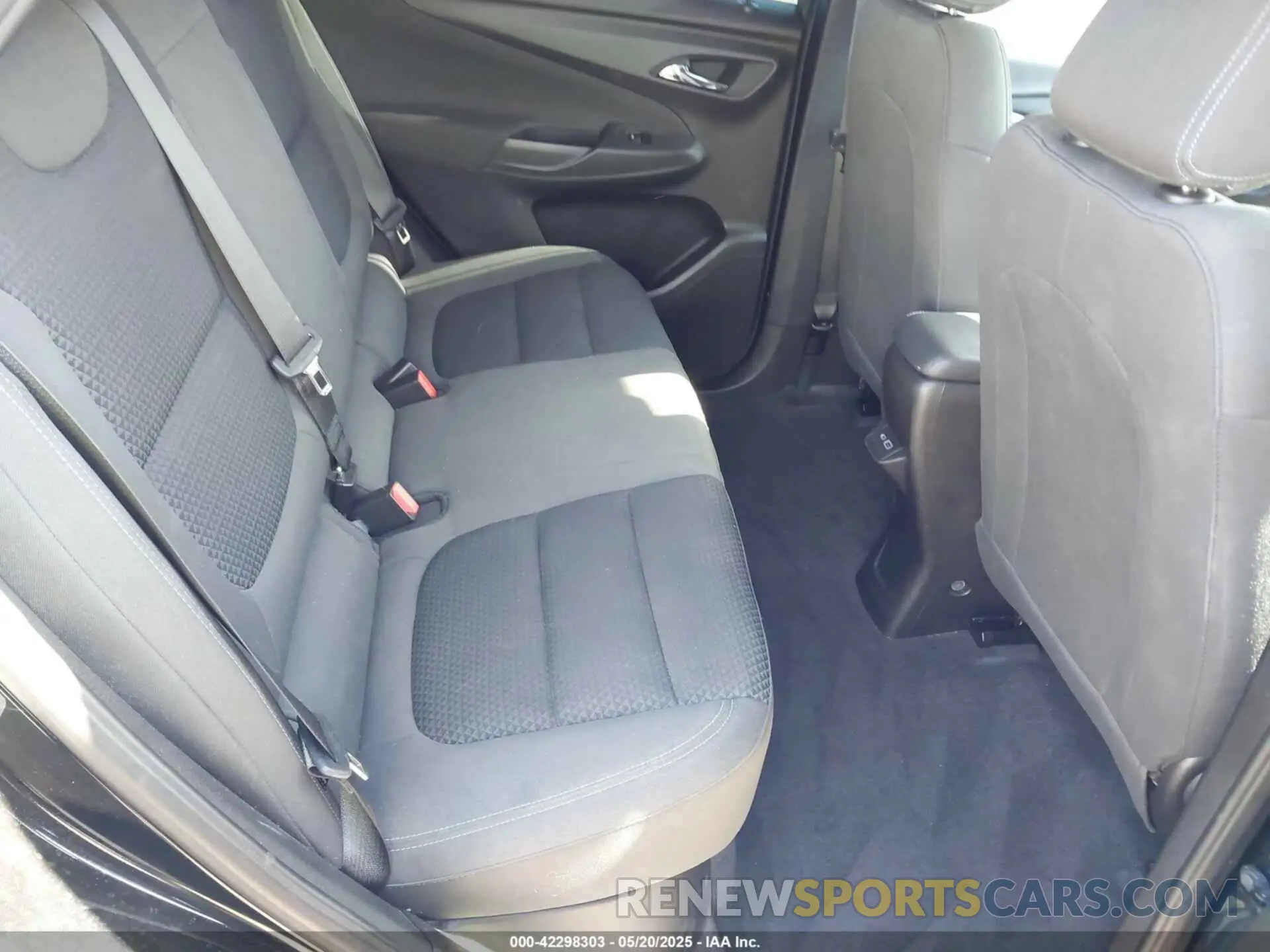 8 Photograph of a damaged car 1G1FY6S04P4126733 CHEVROLET BOLT EUV 2023