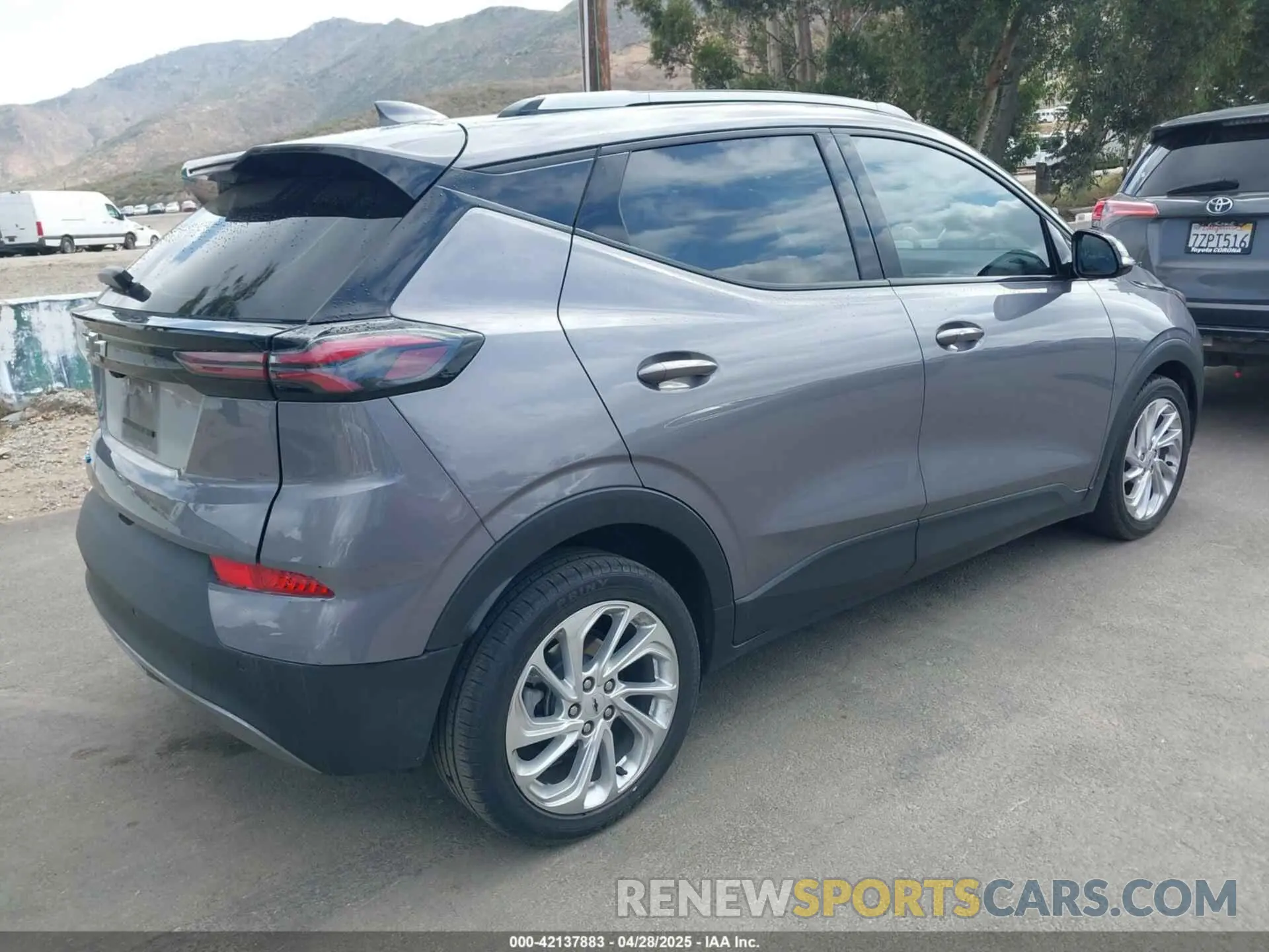 4 Photograph of a damaged car 1G1FY6S04P4138803 CHEVROLET BOLT EUV 2023