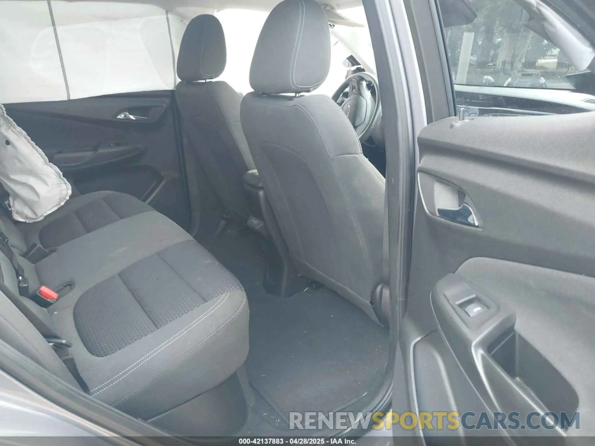8 Photograph of a damaged car 1G1FY6S04P4138803 CHEVROLET BOLT EUV 2023
