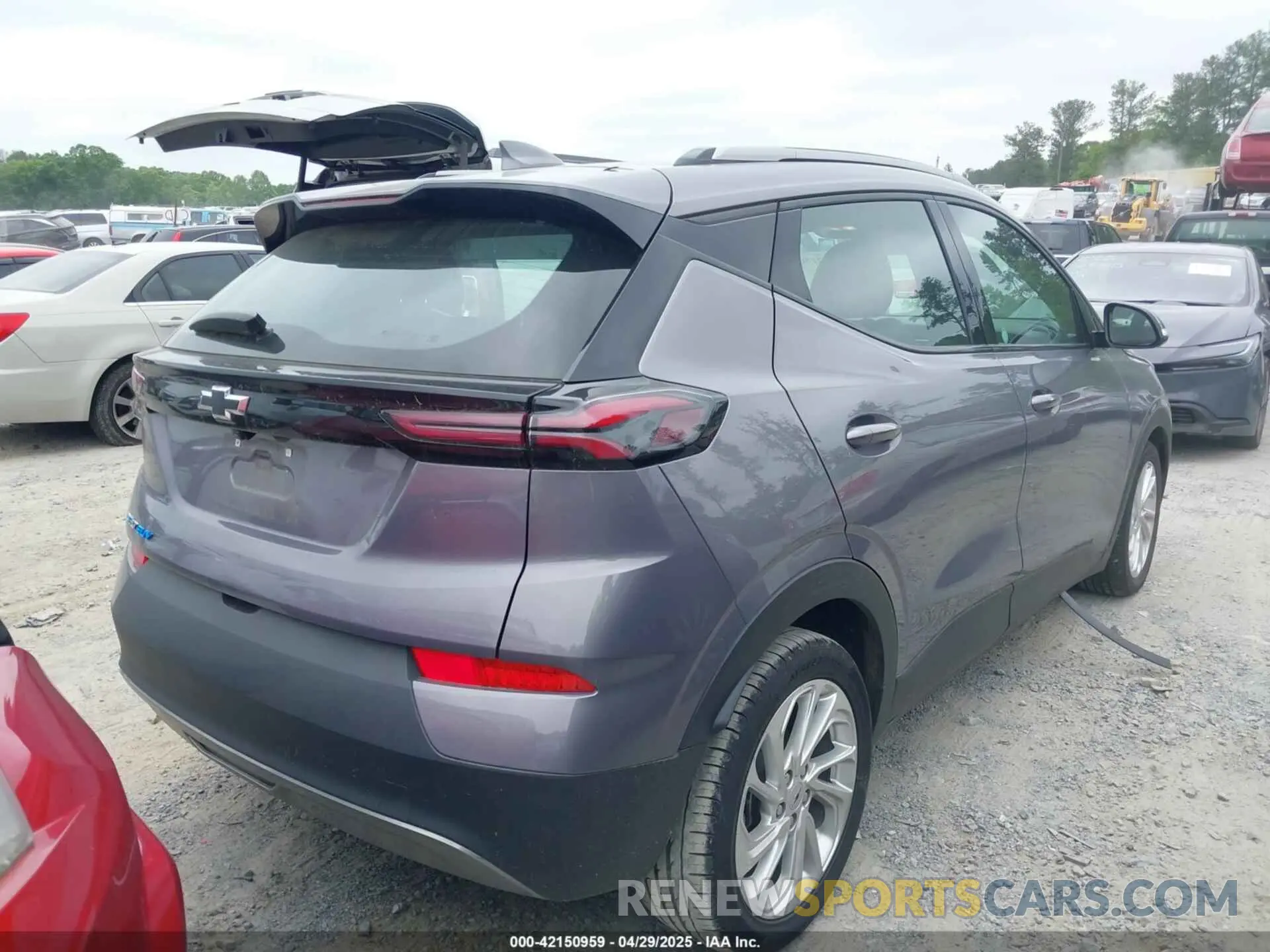 4 Photograph of a damaged car 1G1FY6S04P4140096 CHEVROLET BOLT EUV 2023