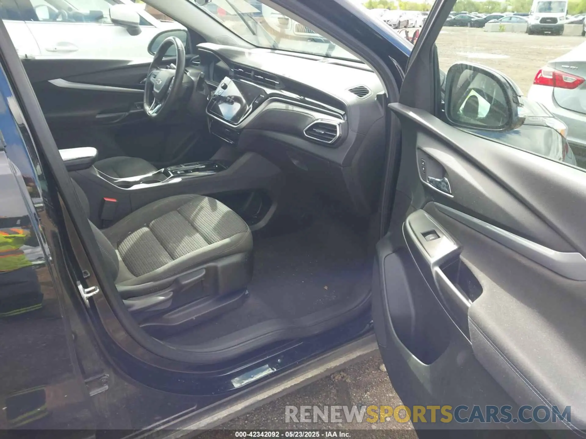 5 Photograph of a damaged car 1G1FY6S04P4182087 CHEVROLET BOLT EUV 2023