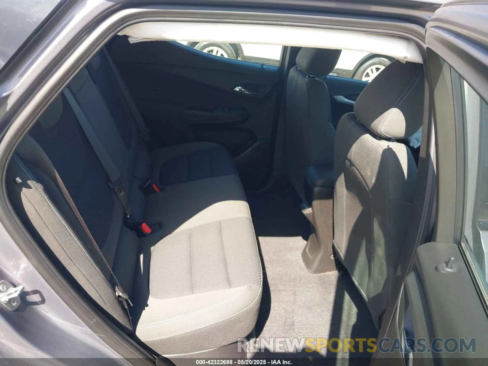 8 Photograph of a damaged car 1G1FY6S05P4134517 CHEVROLET BOLT EUV 2023