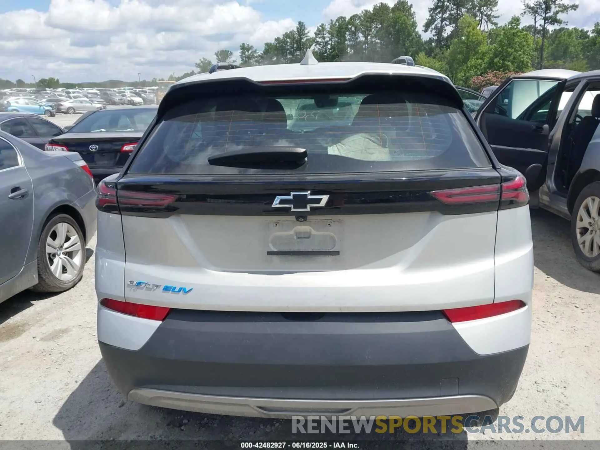 16 Photograph of a damaged car 1G1FY6S05P4149339 CHEVROLET BOLT EUV 2023