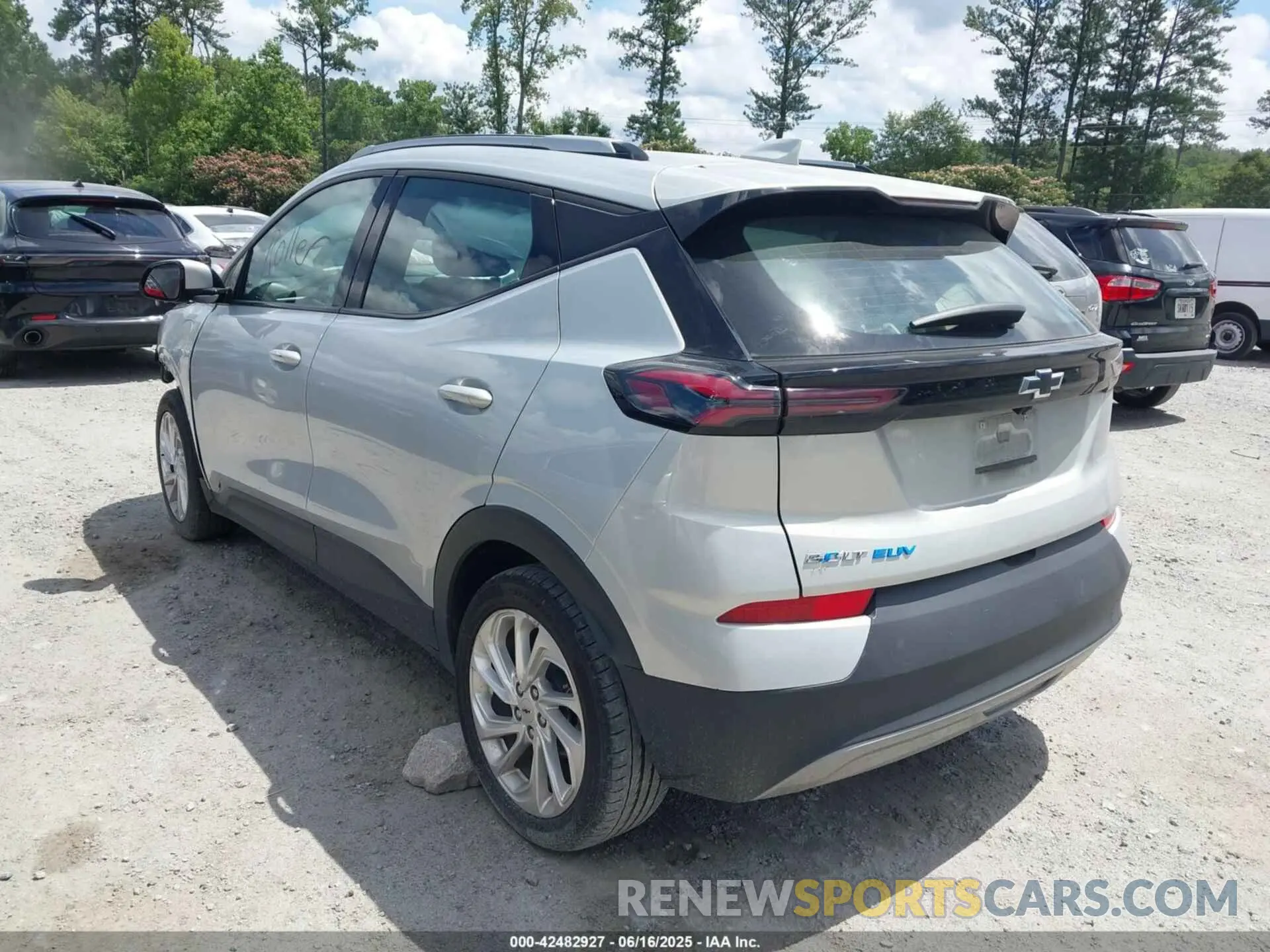 3 Photograph of a damaged car 1G1FY6S05P4149339 CHEVROLET BOLT EUV 2023