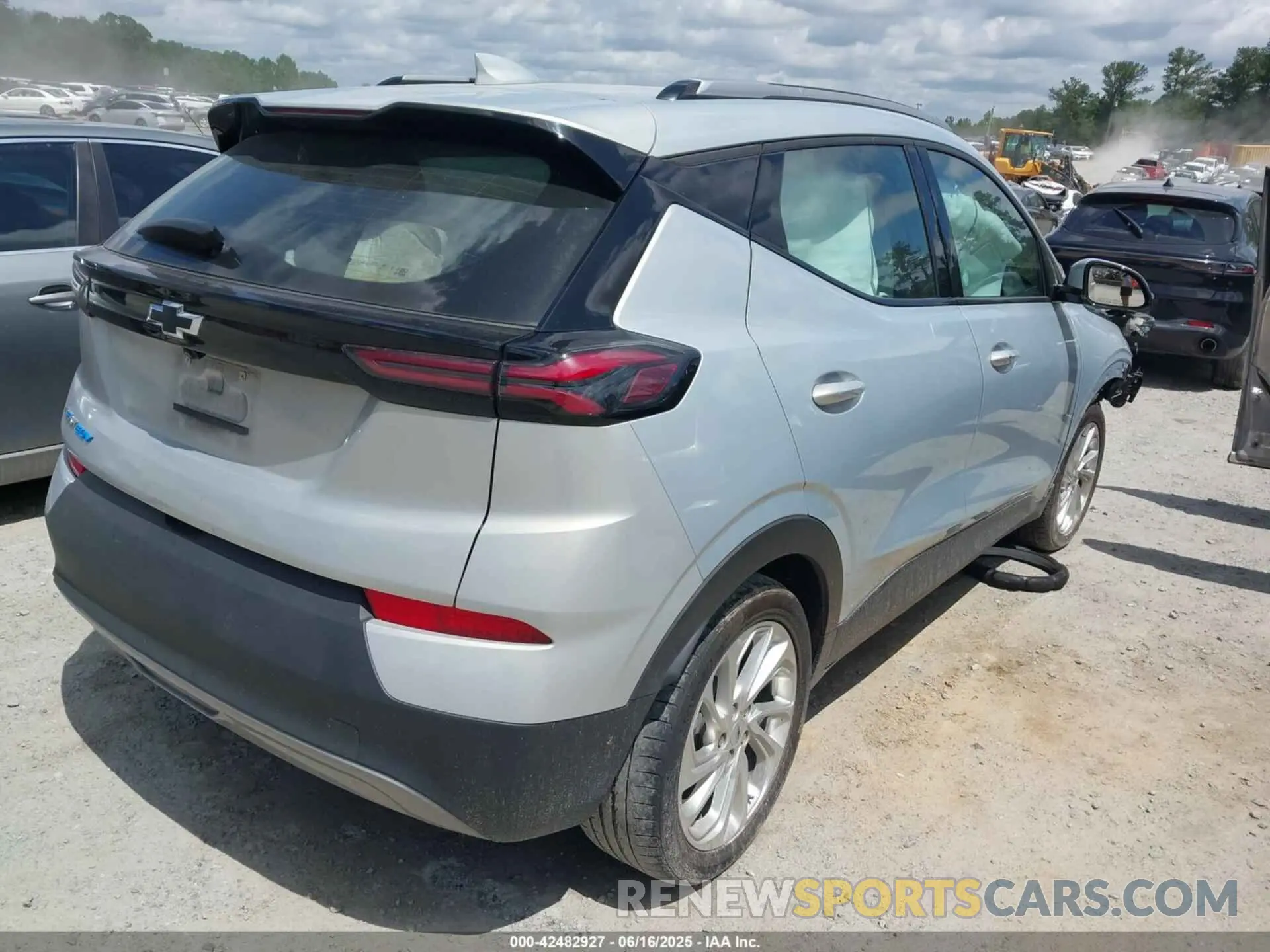 4 Photograph of a damaged car 1G1FY6S05P4149339 CHEVROLET BOLT EUV 2023